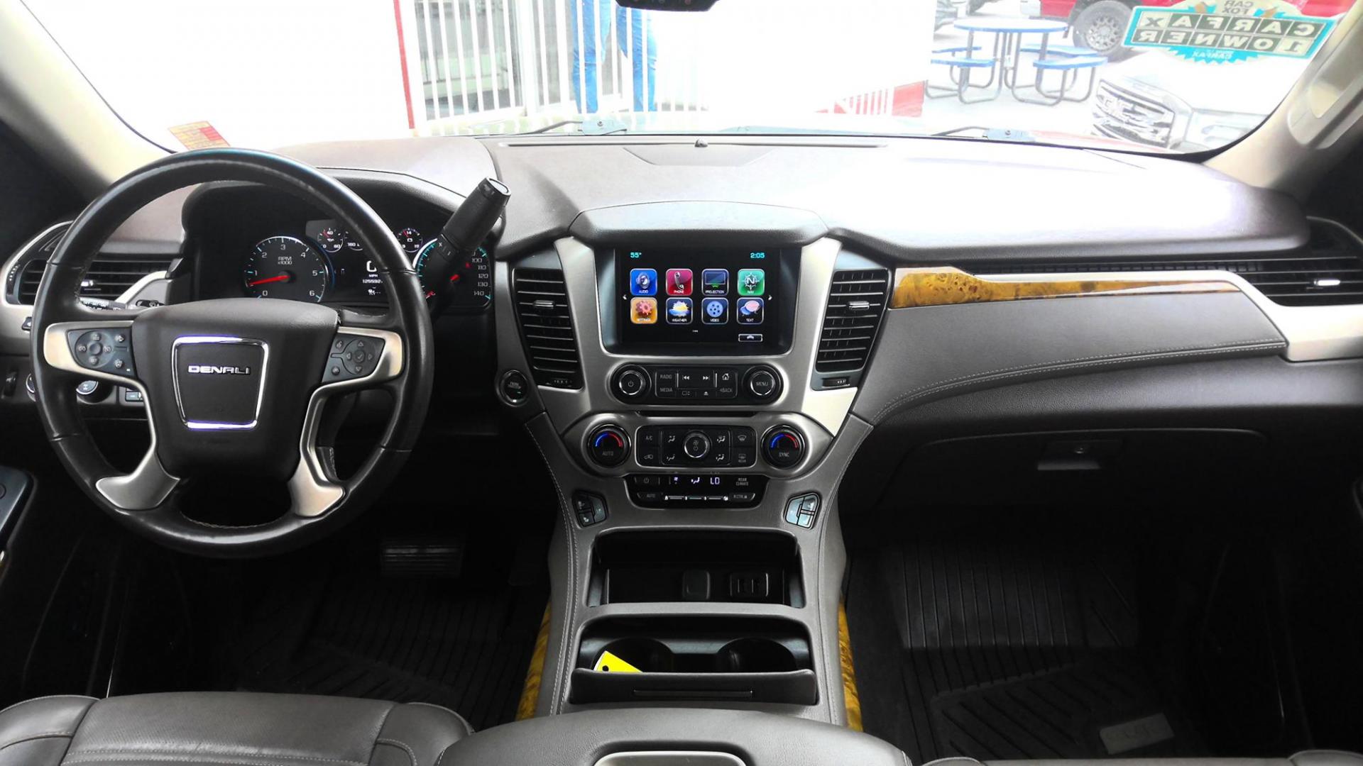2017 GRAY GMC Yukon XL Denali 4WD (1GKS2HKJ5HR) with an 6.2L V8 OHV 16V engine, 6A transmission, located at 502 S. Riverside Avenue, Medford, OR, 97501, (541) 773-3136, 42.322803, -122.867477 - Photo#10