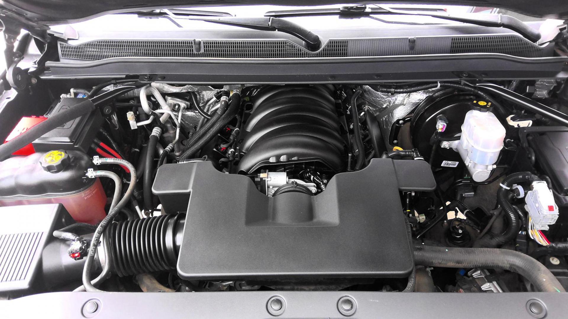 2017 GRAY GMC Yukon XL Denali 4WD (1GKS2HKJ5HR) with an 6.2L V8 OHV 16V engine, 6A transmission, located at 502 S. Riverside Avenue, Medford, OR, 97501, (541) 773-3136, 42.322803, -122.867477 - Photo#19