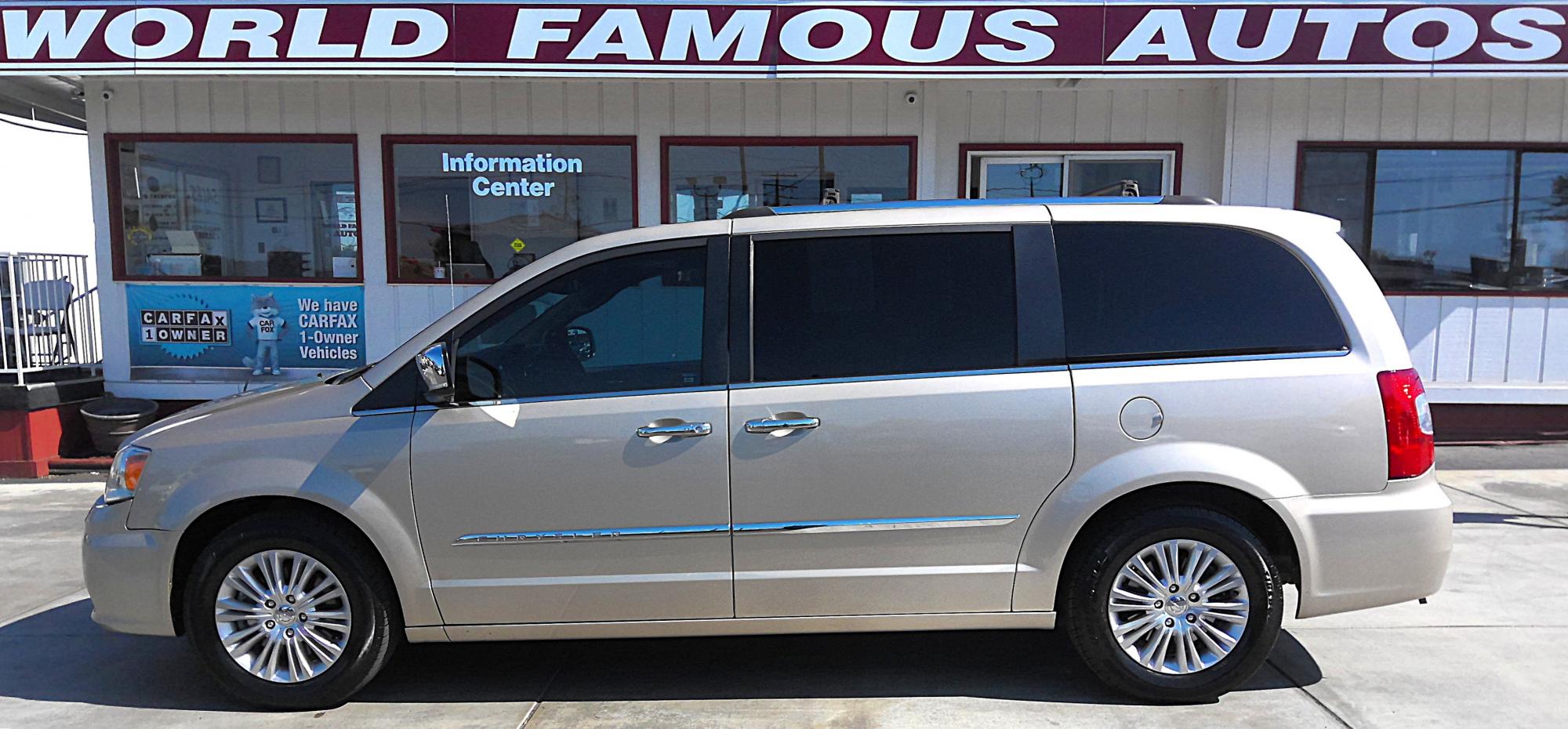 photo of 2014 Chrysler Town  and  Country Limited