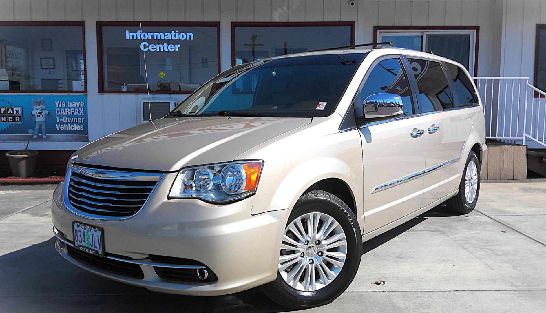 2014 GOLD Chrysler Town and Country Limited (2C4RC1GG5ER) with an 3.6L V6 DOHC 24V engine, 6-Speed Automatic transmission, located at 502 S. Riverside Avenue, Medford, OR, 97501, (541) 773-3136, 42.322803, -122.867477 - Photo#1