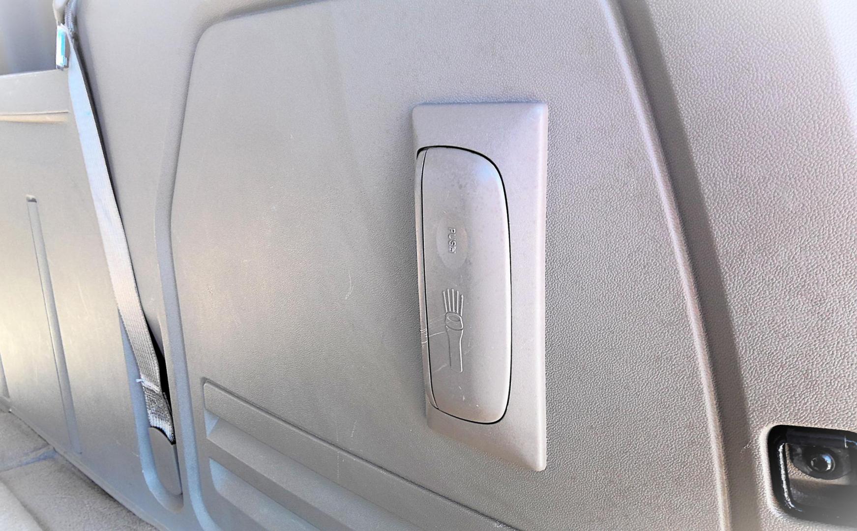 2014 GOLD Chrysler Town and Country Limited (2C4RC1GG5ER) with an 3.6L V6 DOHC 24V engine, 6-Speed Automatic transmission, located at 502 S. Riverside Avenue, Medford, OR, 97501, (541) 773-3136, 42.322803, -122.867477 - Photo#7