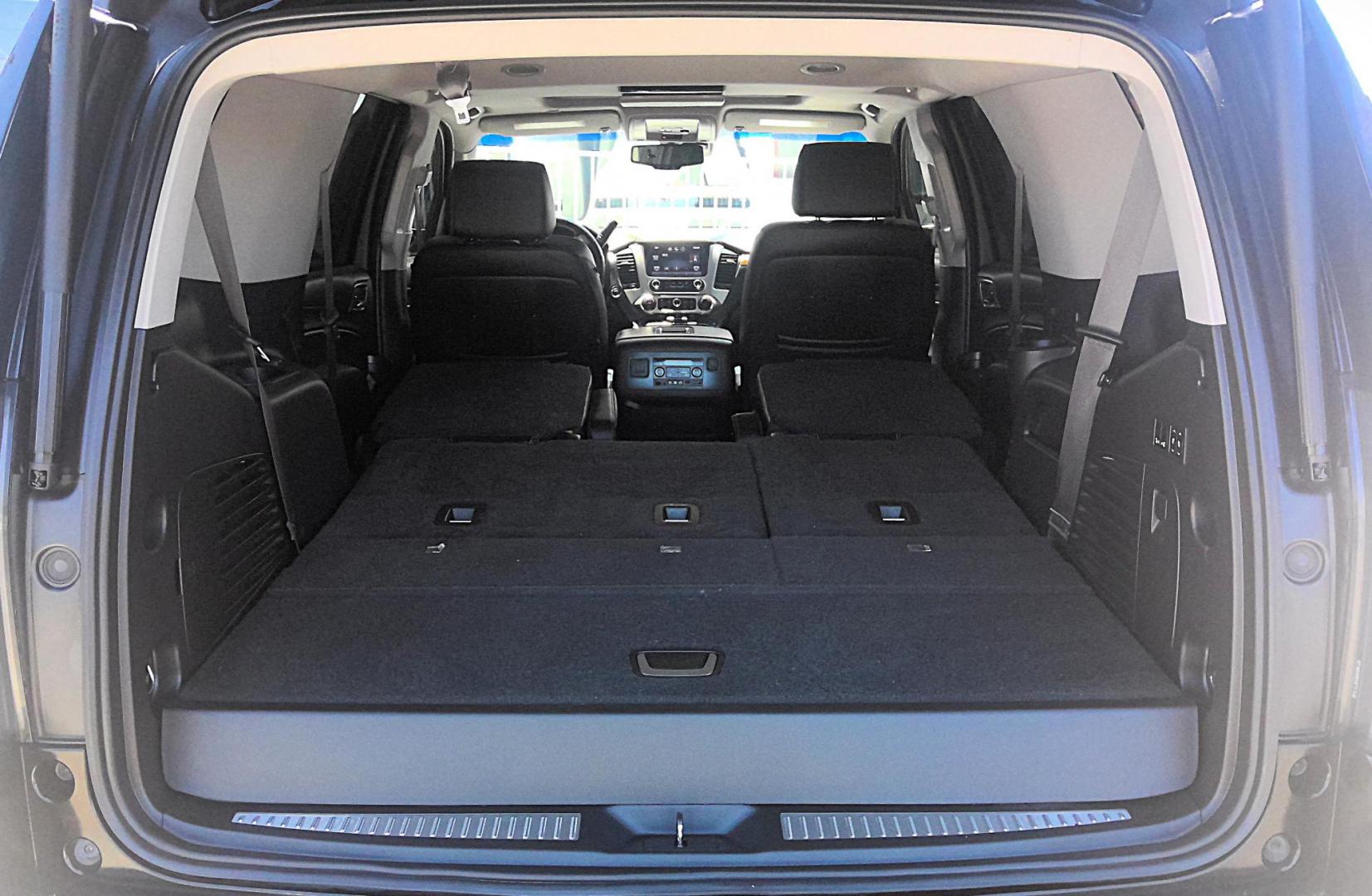 2015 BLACK GMC Yukon Denali 4WD (1GKS2CKJ4FR) with an 6.2L V8 OHV 16V engine, 6-Speed Automatic transmission, located at 502 S. Riverside Avenue, Medford, OR, 97501, (541) 773-3136, 42.322803, -122.867477 - Photo#5