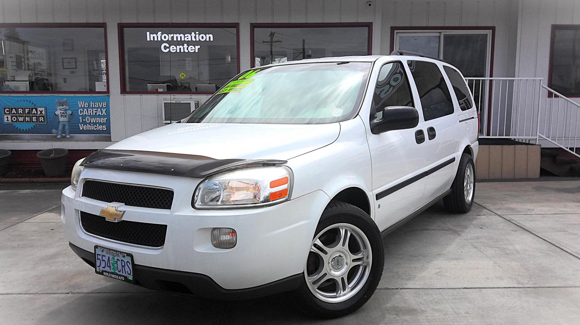 2006 WHITE Chevrolet Uplander EXT LS FWD 1LS (1GNDV23L66D) with an 3.5L V6 OHV 16V engine, 4-Speed Automatic Overdrive transmission, located at 502 S. Riverside Avenue, Medford, OR, 97501, (541) 773-3136, 42.322803, -122.867477 - Photo#1