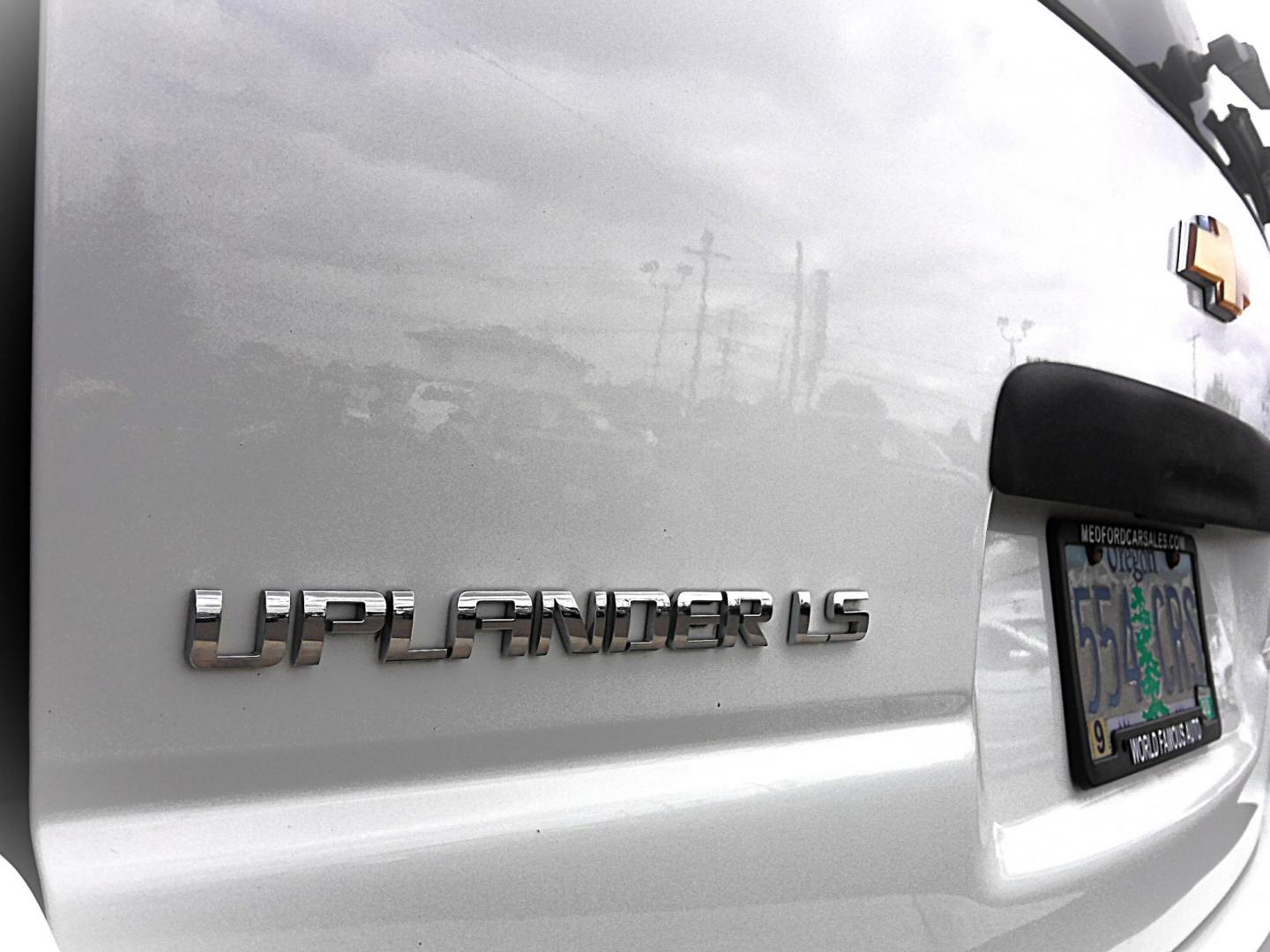 2006 WHITE Chevrolet Uplander EXT LS FWD 1LS (1GNDV23L66D) with an 3.5L V6 OHV 16V engine, 4-Speed Automatic Overdrive transmission, located at 502 S. Riverside Avenue, Medford, OR, 97501, (541) 773-3136, 42.322803, -122.867477 - Photo#3