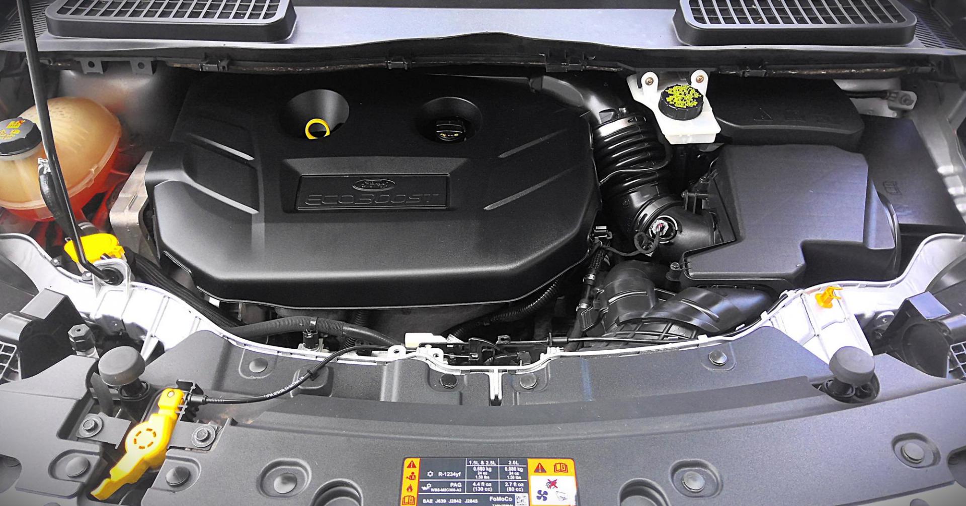 2017 SILVER Ford Escape SE 4WD (1FMCU9G9XHU) with an 2.0L L4 DOHC 16V engine, 6A transmission, located at 502 S. Riverside Avenue, Medford, OR, 97501, (541) 773-3136, 42.322803, -122.867477 - Photo#9