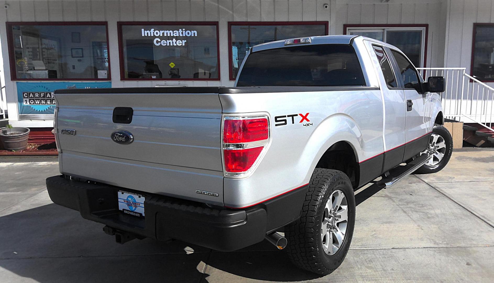 2013 SILVER Ford F-150 Lariat SuperCab 6.5-ft. Bed 4WD (1FTFX1EF0DF) with an 5.0L V8 engine, 6-Speed Automatic transmission, located at 502 S. Riverside Avenue, Medford, OR, 97501, (541) 773-3136, 42.322803, -122.867477 - Photo#2