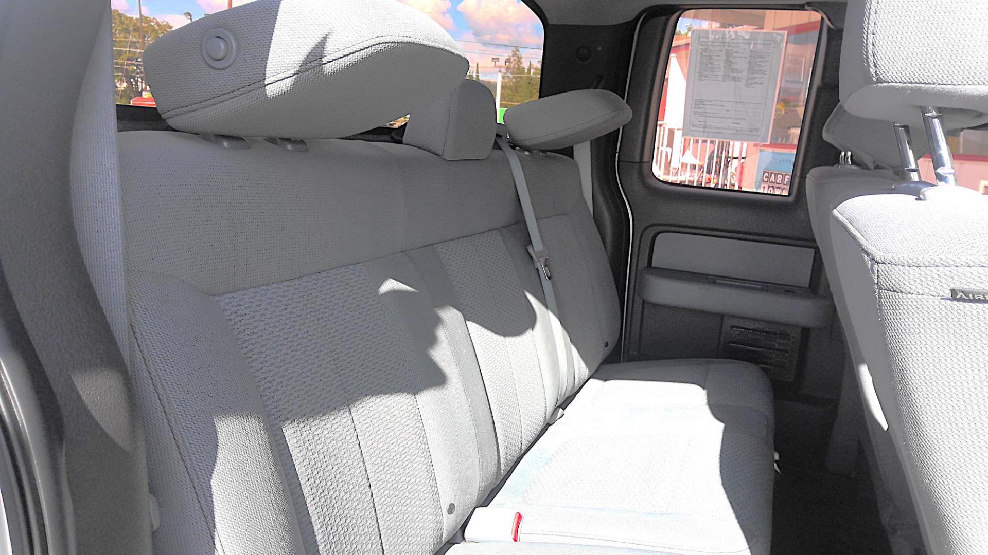 2013 SILVER Ford F-150 Lariat SuperCab 6.5-ft. Bed 4WD (1FTFX1EF0DF) with an 5.0L V8 engine, 6-Speed Automatic transmission, located at 502 S. Riverside Avenue, Medford, OR, 97501, (541) 773-3136, 42.322803, -122.867477 - Photo#3