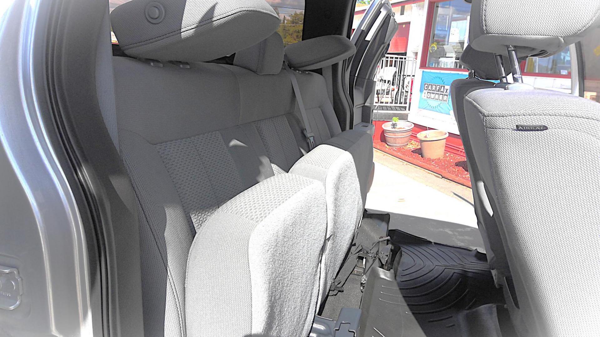 2013 SILVER Ford F-150 Lariat SuperCab 6.5-ft. Bed 4WD (1FTFX1EF0DF) with an 5.0L V8 engine, 6-Speed Automatic transmission, located at 502 S. Riverside Avenue, Medford, OR, 97501, (541) 773-3136, 42.322803, -122.867477 - Photo#4