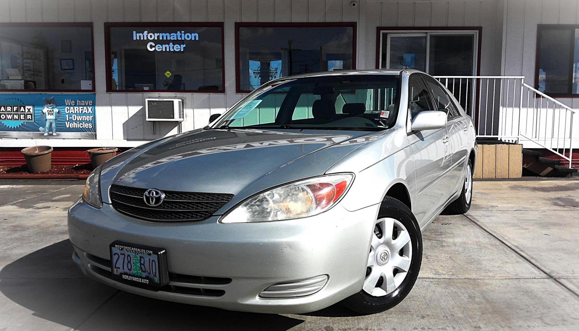2003 SILVER Toyota Camry LE (JTDBE32KX30) with an 2.4L L4 DOHC 16V engine, located at 502 S. Riverside Avenue, Medford, OR, 97501, (541) 773-3136, 42.322803, -122.867477 - Photo#1