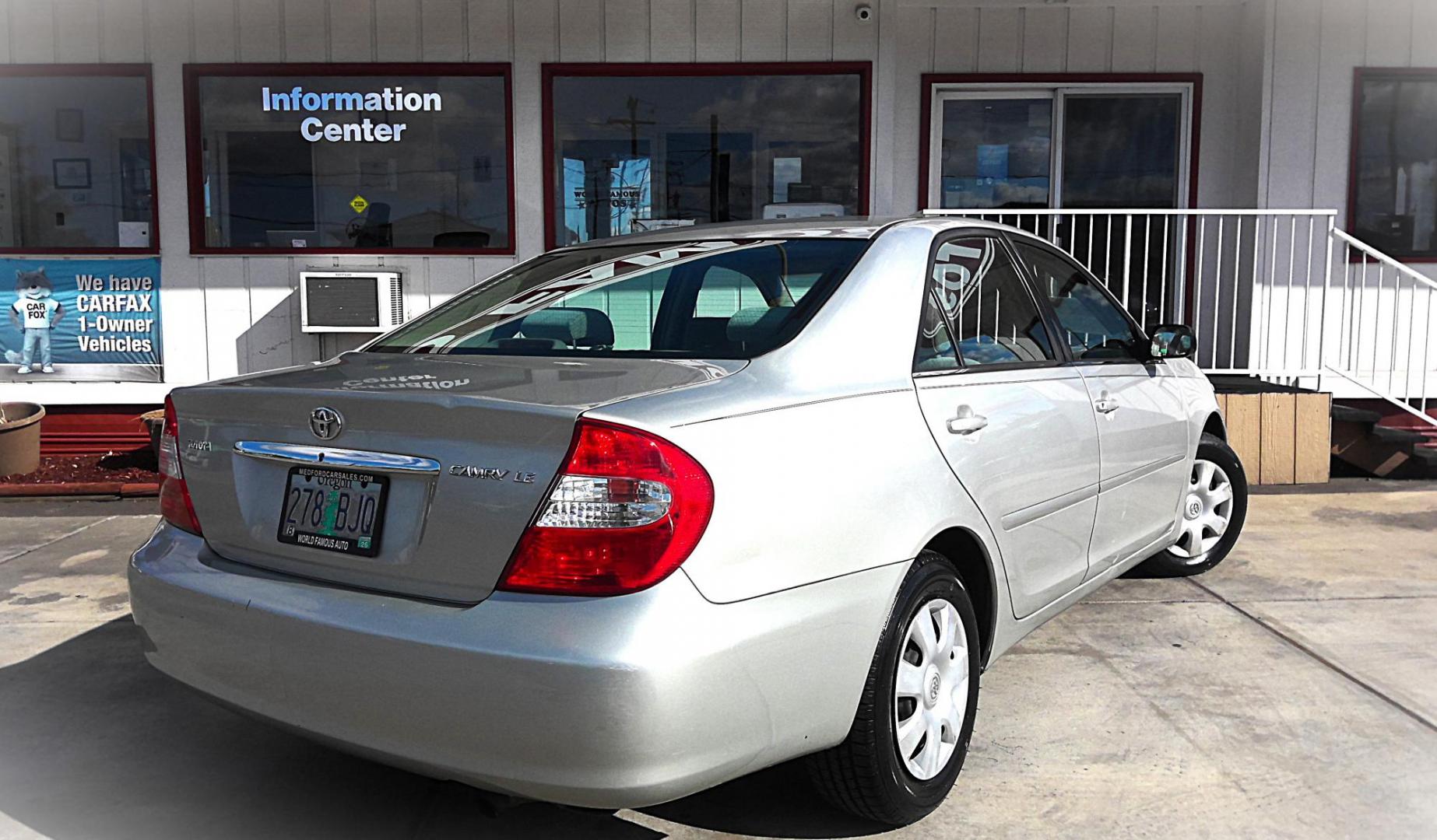 2003 SILVER Toyota Camry LE (JTDBE32KX30) with an 2.4L L4 DOHC 16V engine, located at 502 S. Riverside Avenue, Medford, OR, 97501, (541) 773-3136, 42.322803, -122.867477 - Photo#2