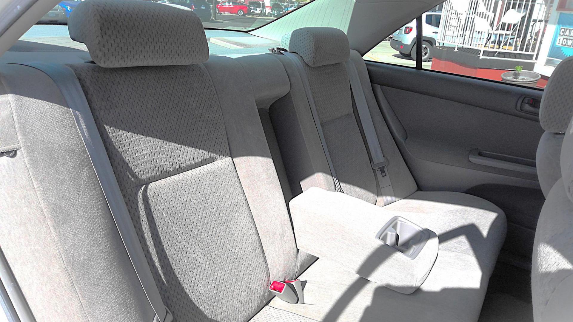 2003 SILVER Toyota Camry LE (JTDBE32KX30) with an 2.4L L4 DOHC 16V engine, located at 502 S. Riverside Avenue, Medford, OR, 97501, (541) 773-3136, 42.322803, -122.867477 - Photo#5
