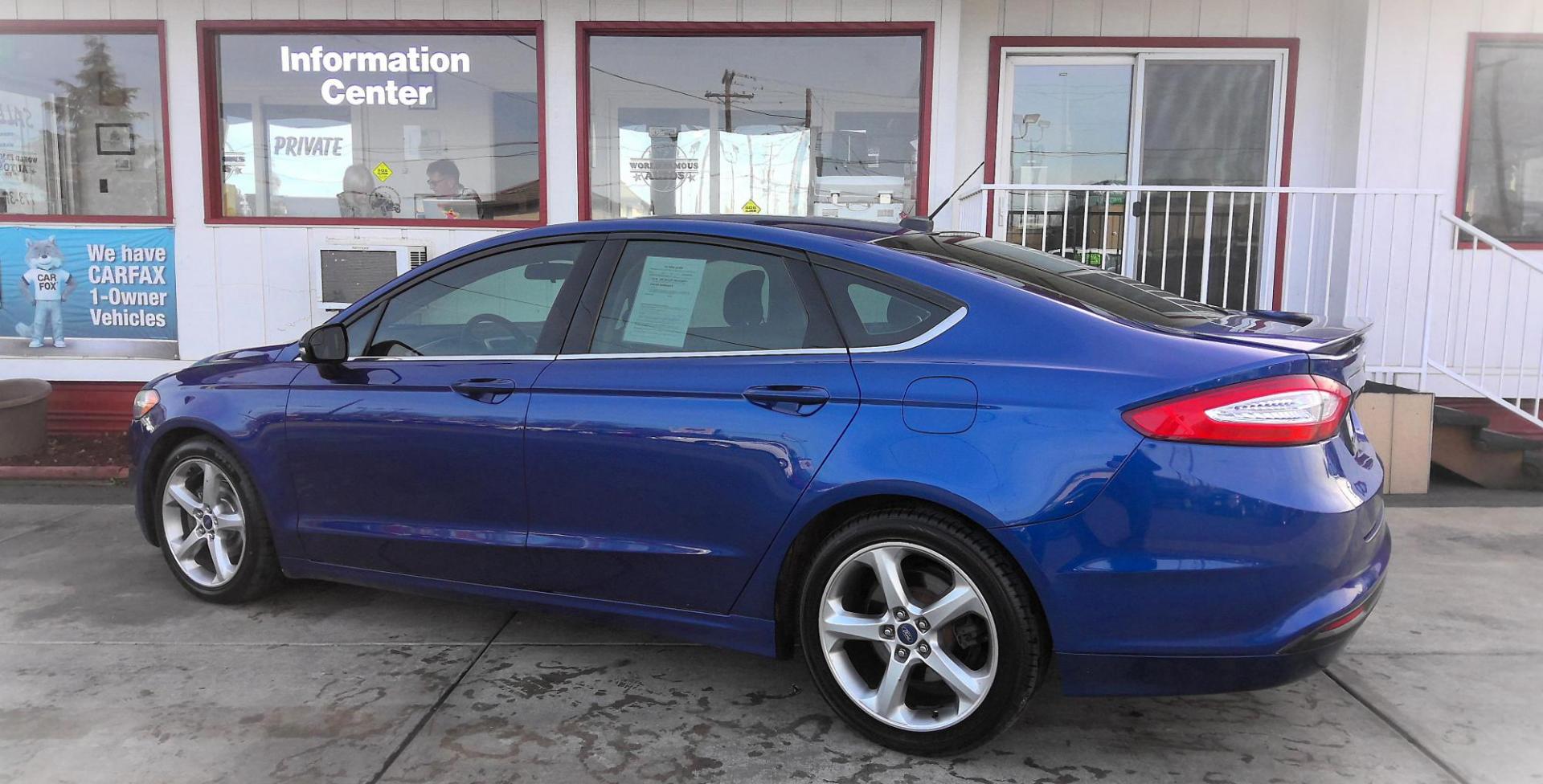 2014 BLUE Ford Fusion SE (3FA6P0HD8ER) with an 1.5L L4 DOHC 16V engine, located at 502 S. Riverside Avenue, Medford, OR, 97501, (541) 773-3136, 42.322803, -122.867477 - Photo#2