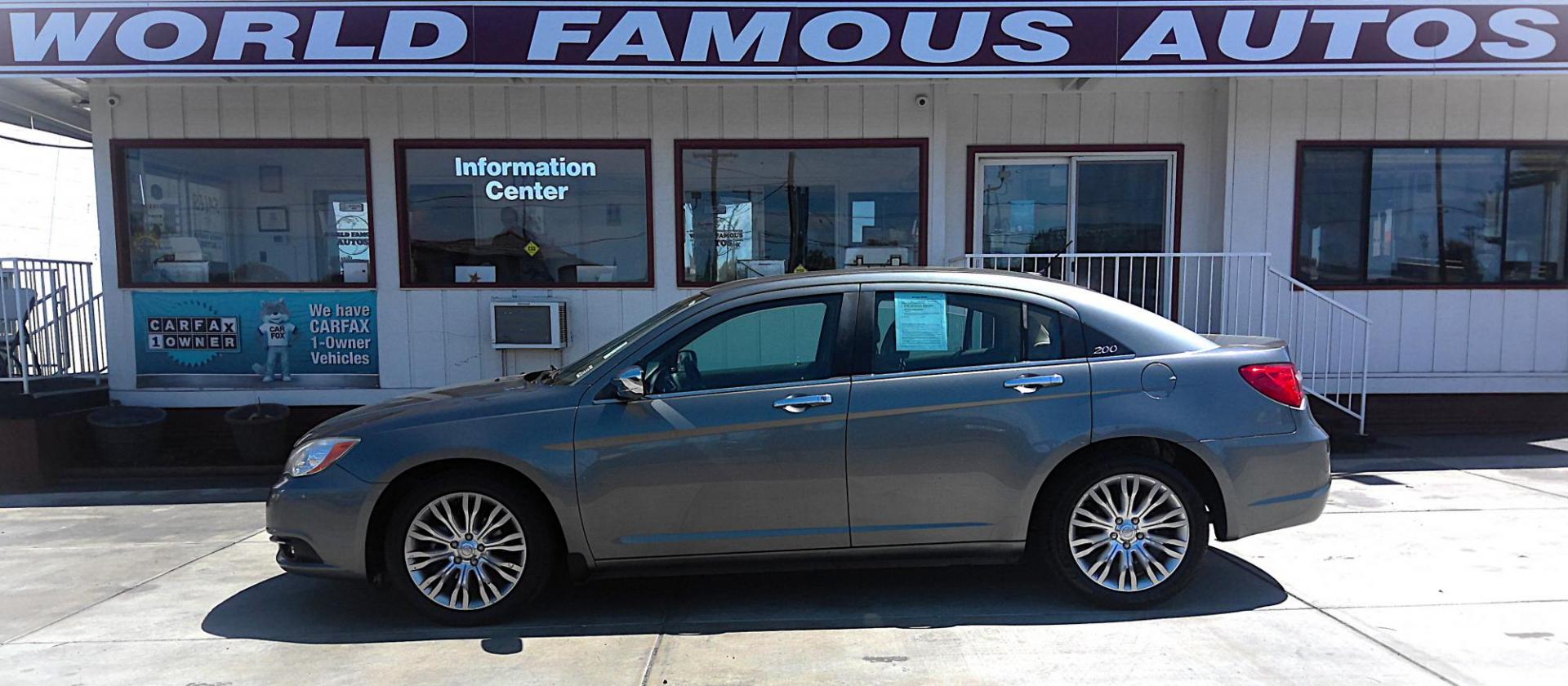 2013 GRAY Chrysler 200 Limited (1C3CCBCG4DN) with an 3.6L V6 DOHC 24V FFV engine, 6-Speed Automatic transmission, located at 502 S. Riverside Avenue, Medford, OR, 97501, (541) 773-3136, 42.322803, -122.867477 - Photo#0