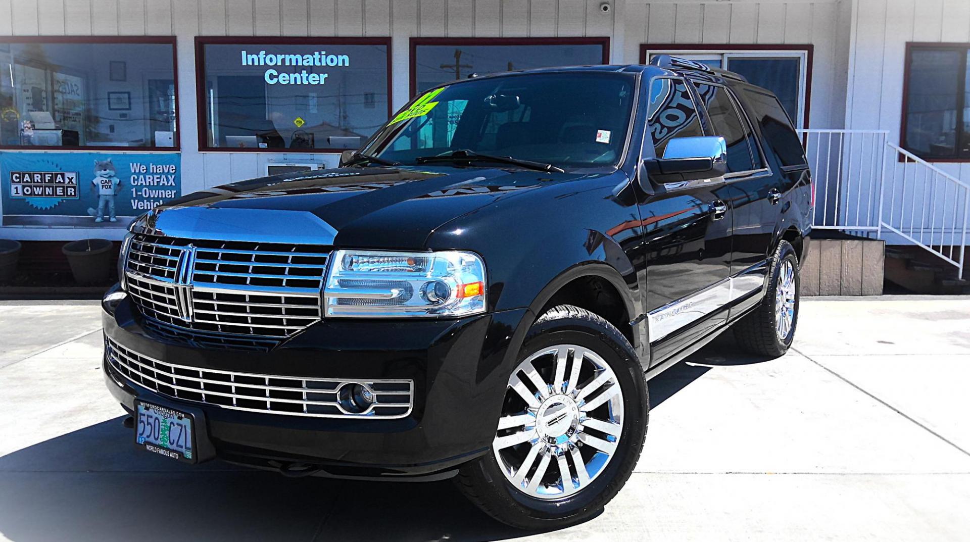 2007 BLACK Lincoln Navigator 4WD Luxury (5LMFU28507L) with an 5.4L V8 SOHC 24V engine, 6-Speed Automatic Overdrive transmission, located at 502 S. Riverside Avenue, Medford, OR, 97501, (541) 773-3136, 42.322803, -122.867477 - Photo#1