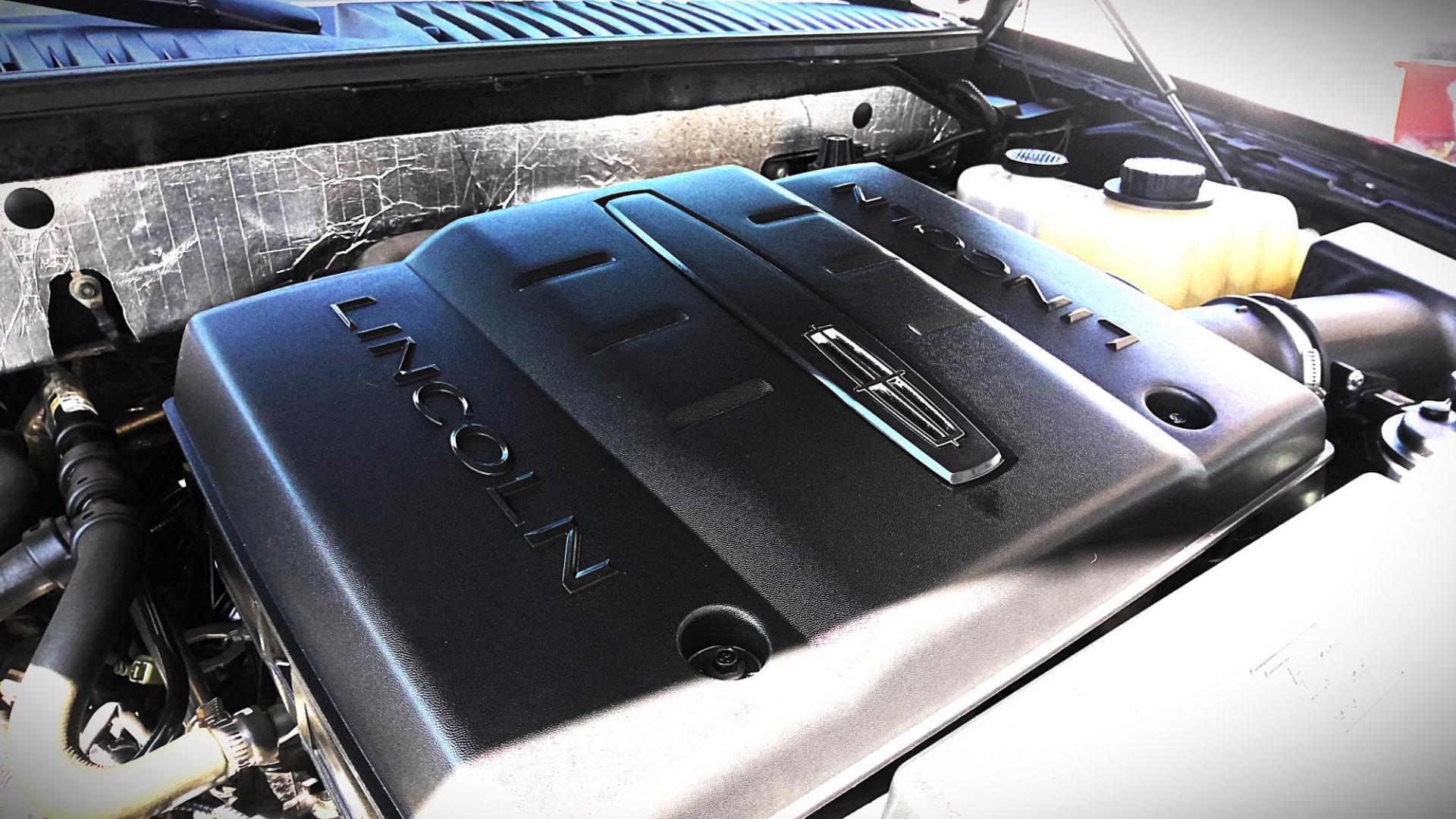 2007 BLACK Lincoln Navigator 4WD Luxury (5LMFU28507L) with an 5.4L V8 SOHC 24V engine, 6-Speed Automatic Overdrive transmission, located at 502 S. Riverside Avenue, Medford, OR, 97501, (541) 773-3136, 42.322803, -122.867477 - Photo#17