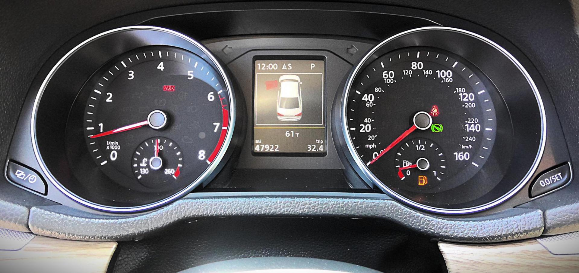 2018 RED Volkswagen Passat SEL Premium (1VWCA7A35JC) with an 2.0L L4 DOHC 16V engine, 6A transmission, located at 502 S. Riverside Avenue, Medford, OR, 97501, (541) 773-3136, 42.322803, -122.867477 - Photo#13