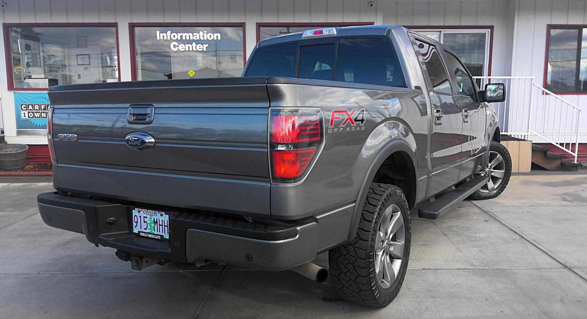 2013 GRAY Ford F-150 XLT SuperCrew 6.5-ft. Bed 4WD (1FTFW1ET7DF) with an 3.5L V6 TURBO engine, 6-Speed Automatic transmission, located at 502 S. Riverside Avenue, Medford, OR, 97501, (541) 773-3136, 42.322803, -122.867477 - Photo#2