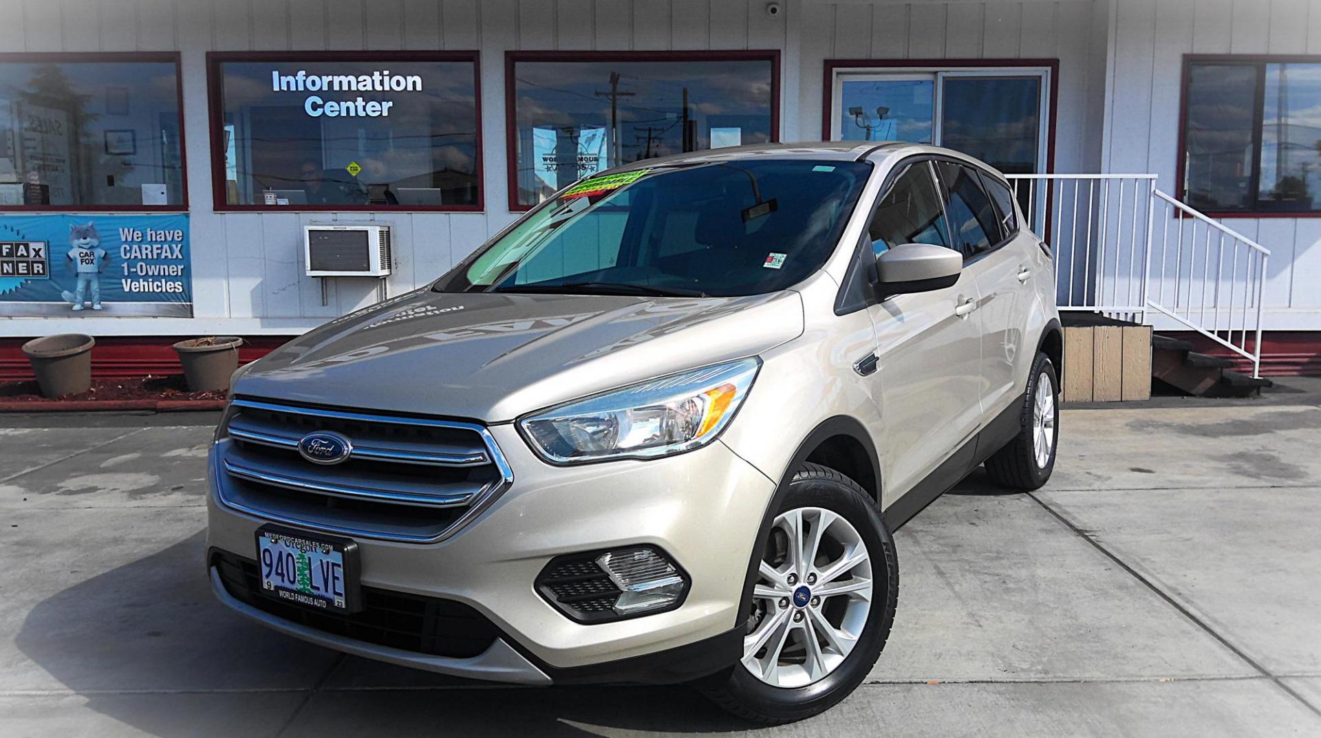2017 GOLD Ford Escape SE 4WD (1FMCU9G99HU) with an 2.0L L4 DOHC 16V engine, 6A transmission, located at 502 S. Riverside Avenue, Medford, OR, 97501, (541) 773-3136, 42.322803, -122.867477 - Photo#1