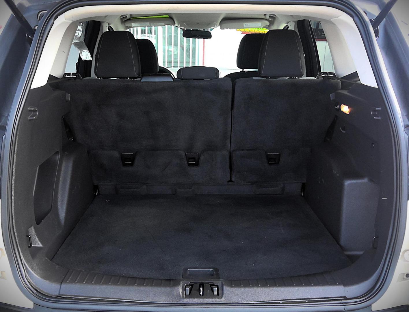2017 GOLD Ford Escape SE 4WD (1FMCU9G99HU) with an 2.0L L4 DOHC 16V engine, 6A transmission, located at 502 S. Riverside Avenue, Medford, OR, 97501, (541) 773-3136, 42.322803, -122.867477 - Photo#3