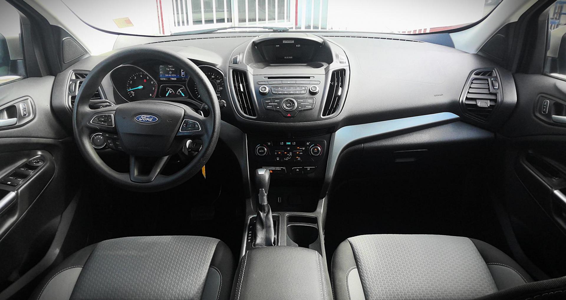 2017 GOLD Ford Escape SE 4WD (1FMCU9G99HU) with an 2.0L L4 DOHC 16V engine, 6A transmission, located at 502 S. Riverside Avenue, Medford, OR, 97501, (541) 773-3136, 42.322803, -122.867477 - Photo#6