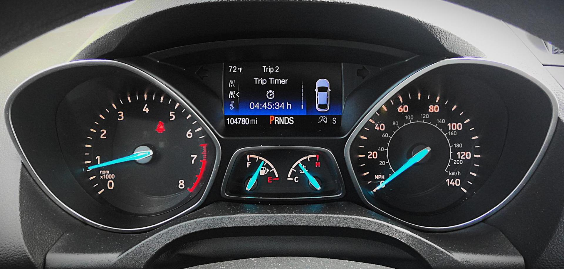 2017 GOLD Ford Escape SE 4WD (1FMCU9G99HU) with an 2.0L L4 DOHC 16V engine, 6A transmission, located at 502 S. Riverside Avenue, Medford, OR, 97501, (541) 773-3136, 42.322803, -122.867477 - Photo#7