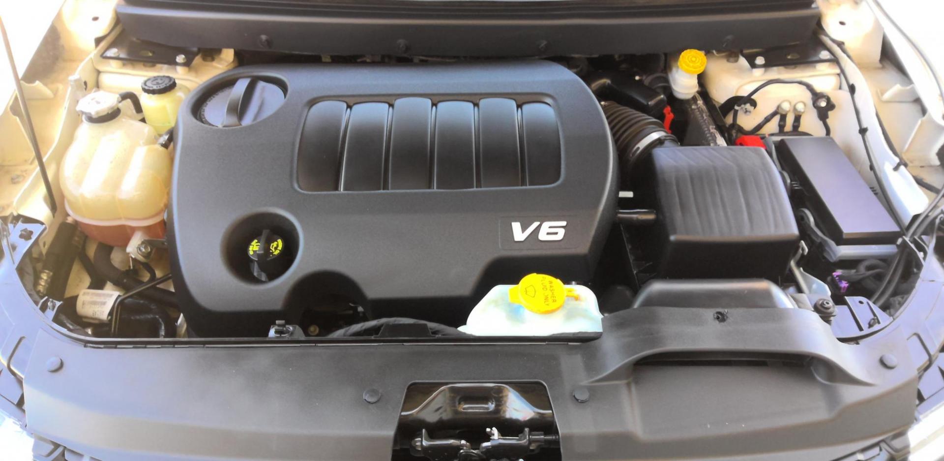 2018 WHITE Dodge Journey Crossroad AWD (3C4PDDGG3JT) with an 3.6L V6 DOHC 24V engine, 6A transmission, located at 502 S. Riverside Avenue, Medford, OR, 97501, (541) 773-3136, 42.322803, -122.867477 - Photo#12