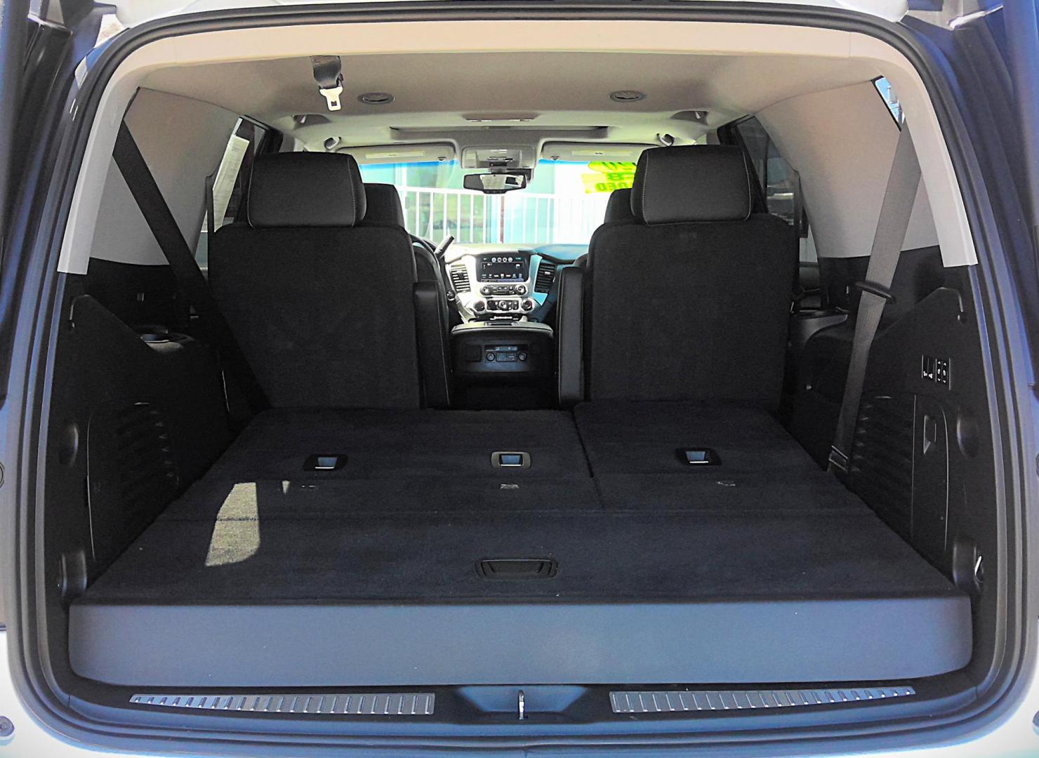 2020 WHITE GMC Yukon SLT 4WD (1GKS2BKC8LR) with an 5.3L V8 OHV 16V FFV engine, 6A transmission, located at 502 S. Riverside Avenue, Medford, OR, 97501, (541) 773-3136, 42.322803, -122.867477 - Photo#4