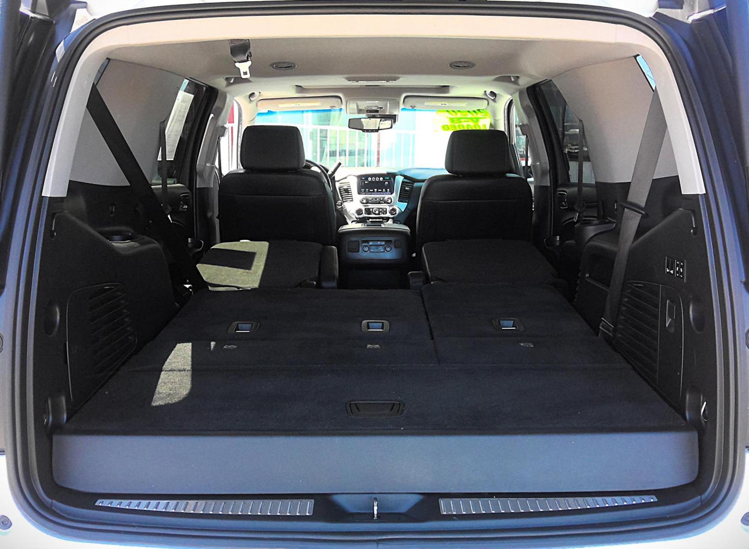 2020 WHITE GMC Yukon SLT 4WD (1GKS2BKC8LR) with an 5.3L V8 OHV 16V FFV engine, 6A transmission, located at 502 S. Riverside Avenue, Medford, OR, 97501, (541) 773-3136, 42.322803, -122.867477 - Photo#5