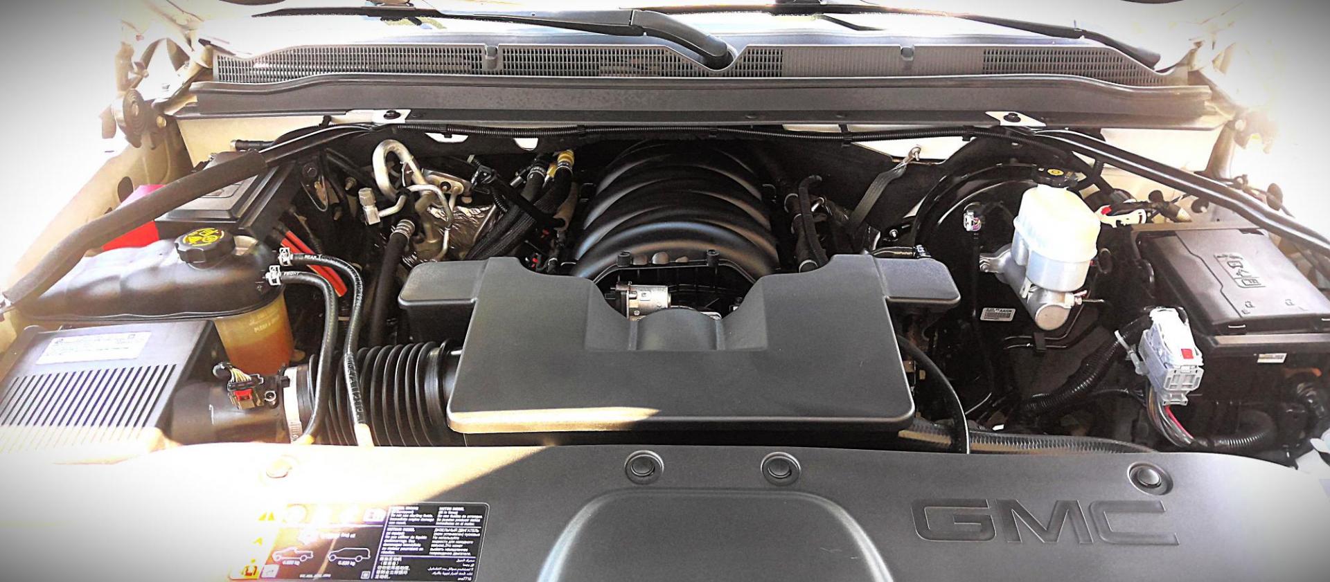 2020 WHITE GMC Yukon SLT 4WD (1GKS2BKC8LR) with an 5.3L V8 OHV 16V FFV engine, 6A transmission, located at 502 S. Riverside Avenue, Medford, OR, 97501, (541) 773-3136, 42.322803, -122.867477 - Photo#17