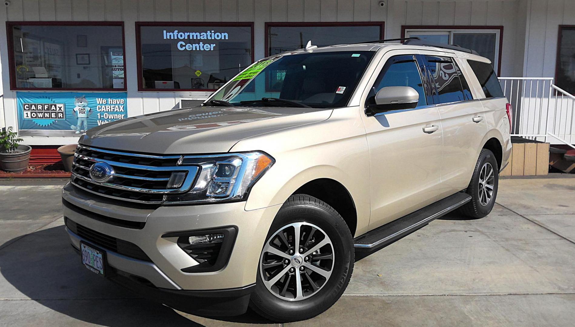 2018 GOLD Ford Expedition XLT 4WD (1FMJU1JT2JE) with an 3.5L V6 DOHC 24V FFV engine, 6A transmission, located at 502 S. Riverside Avenue, Medford, OR, 97501, (541) 773-3136, 42.322803, -122.867477 - Photo#1