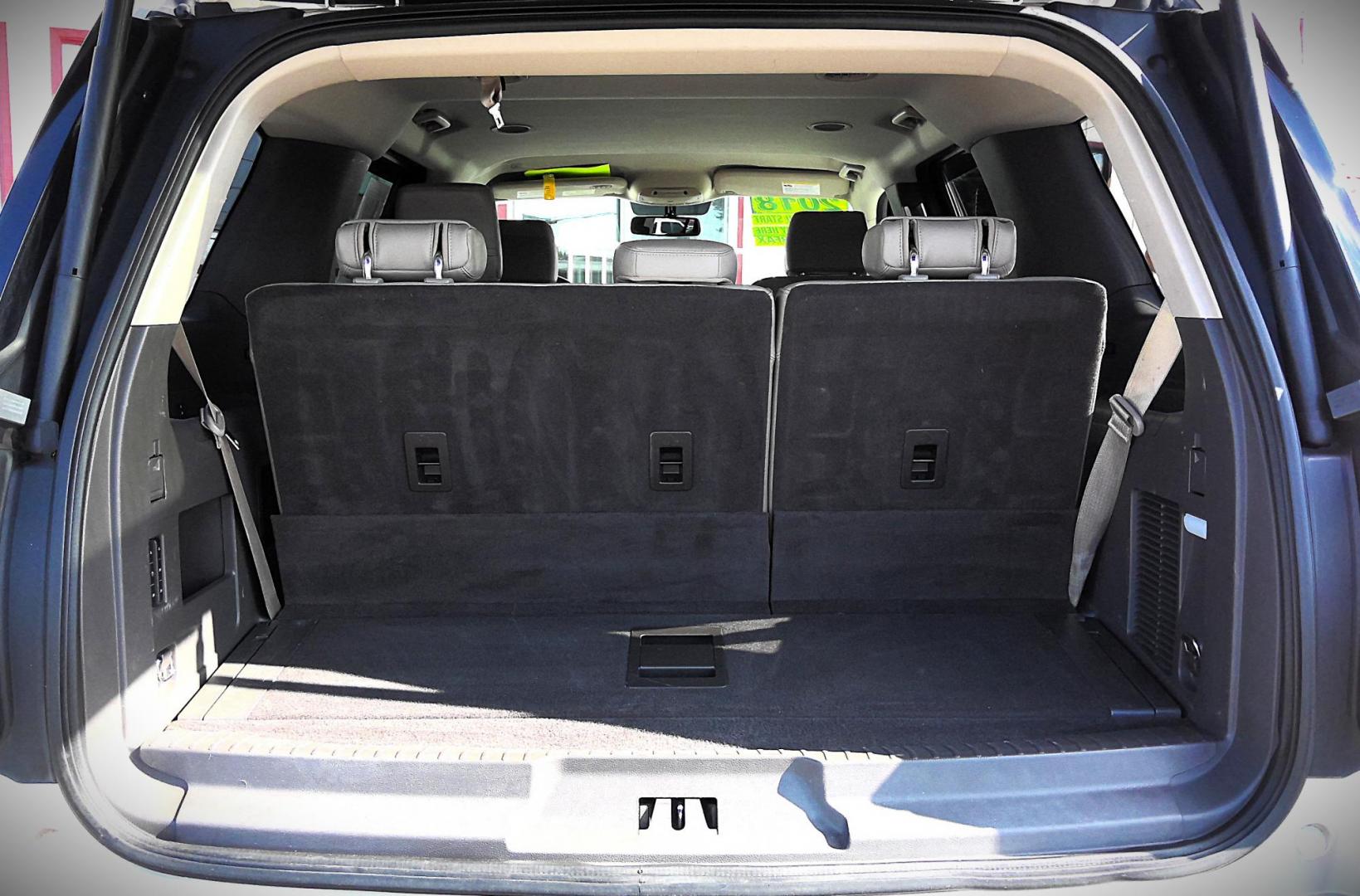 2018 GOLD Ford Expedition XLT 4WD (1FMJU1JT2JE) with an 3.5L V6 DOHC 24V FFV engine, 6A transmission, located at 502 S. Riverside Avenue, Medford, OR, 97501, (541) 773-3136, 42.322803, -122.867477 - Photo#4
