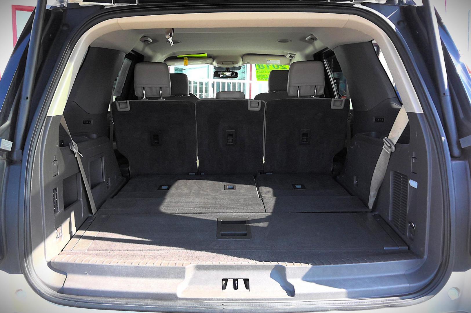 2018 GOLD Ford Expedition XLT 4WD (1FMJU1JT2JE) with an 3.5L V6 DOHC 24V FFV engine, 6A transmission, located at 502 S. Riverside Avenue, Medford, OR, 97501, (541) 773-3136, 42.322803, -122.867477 - Photo#6