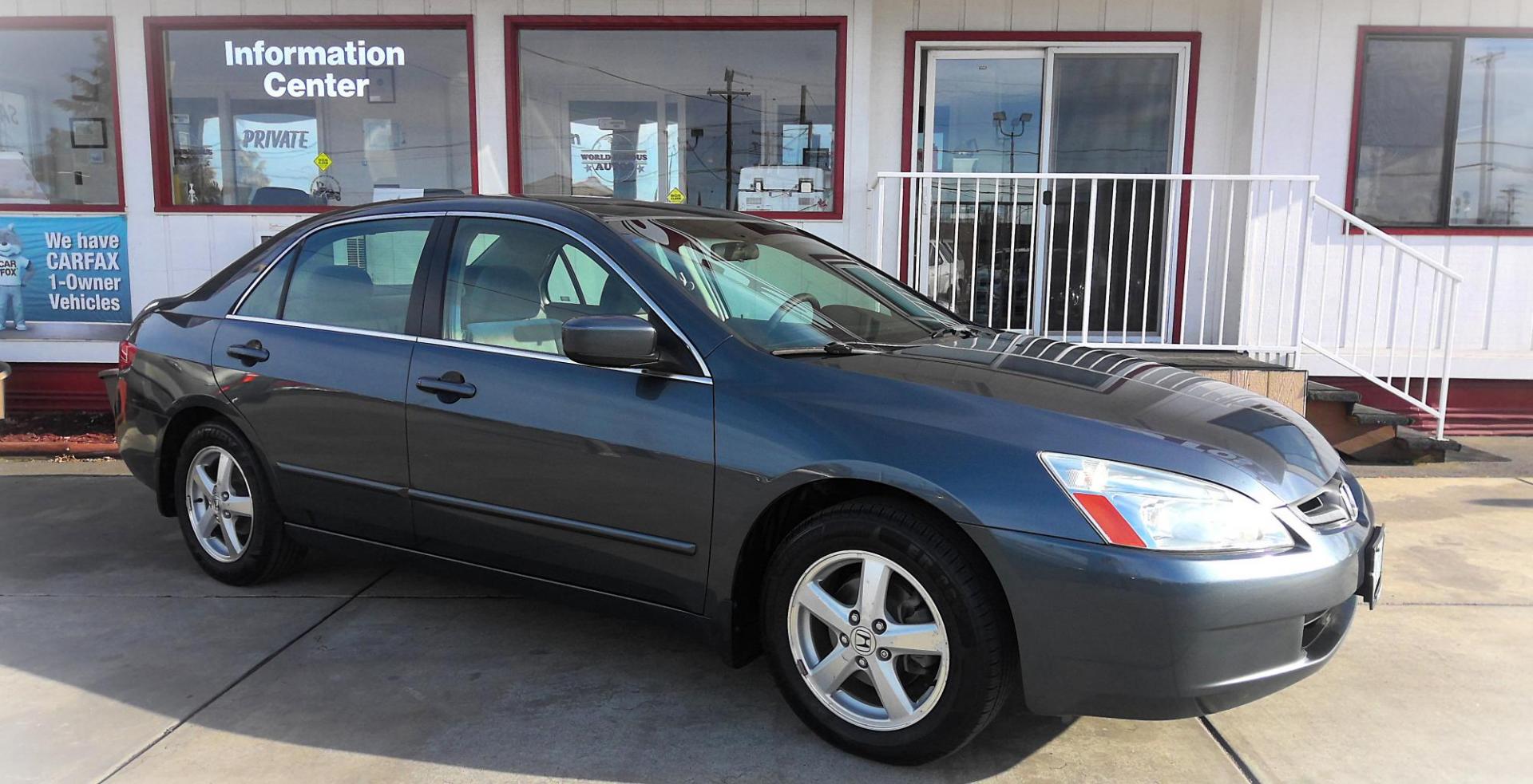 2005 GRAY Honda Accord EX Sedan AT (JHMCM56735C) with an 2.4L L4 DOHC 16V engine, 5-Speed Automatic transmission, located at 502 S. Riverside Avenue, Medford, OR, 97501, (541) 773-3136, 42.322803, -122.867477 - Photo#1