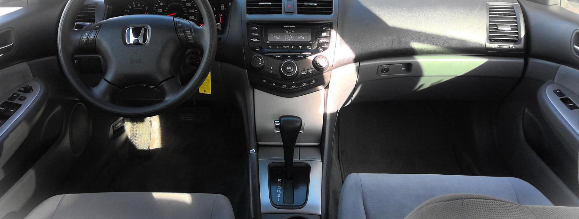 2005 GRAY Honda Accord EX Sedan AT (JHMCM56735C) with an 2.4L L4 DOHC 16V engine, 5-Speed Automatic transmission, located at 502 S. Riverside Avenue, Medford, OR, 97501, (541) 773-3136, 42.322803, -122.867477 - Photo#6