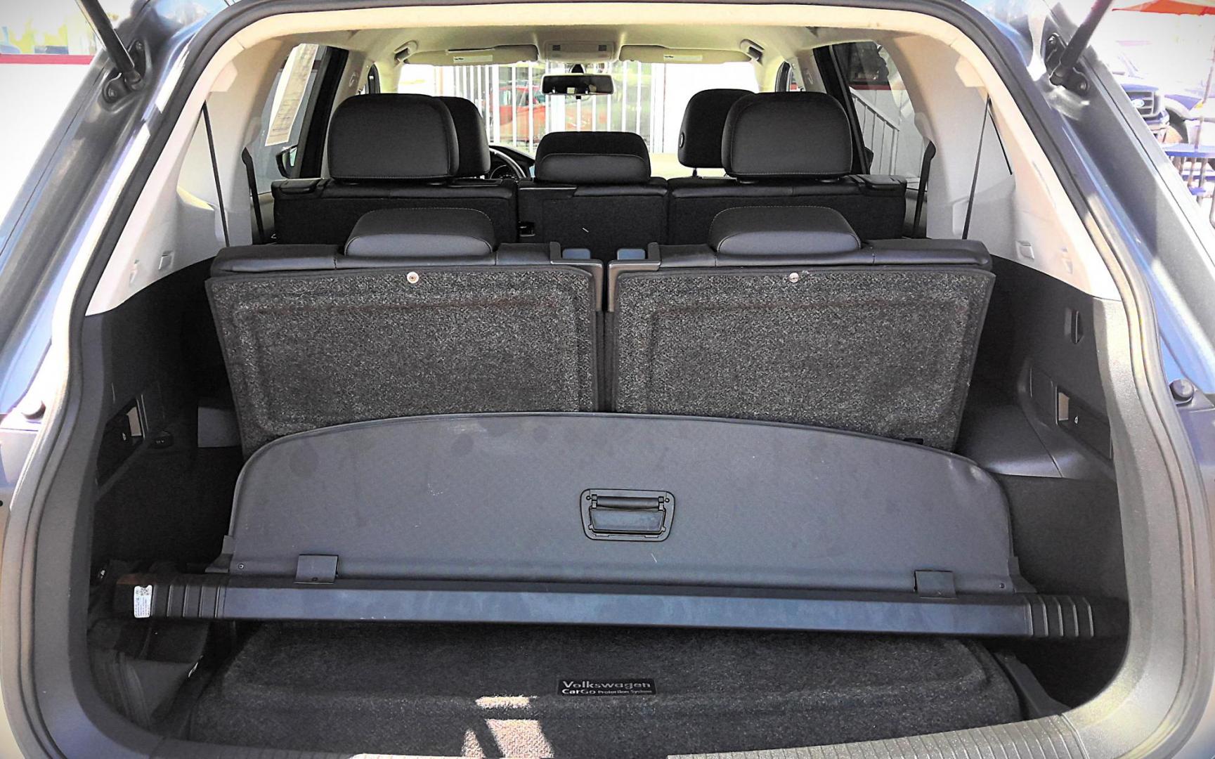 2019 GRAY Volkswagen Tiguan SE (3VV3B7AXXKM) with an 2.0L L4 DOHC 16V TURBO engine, 8A transmission, located at 502 S. Riverside Avenue, Medford, OR, 97501, (541) 773-3136, 42.322803, -122.867477 - Photo#3