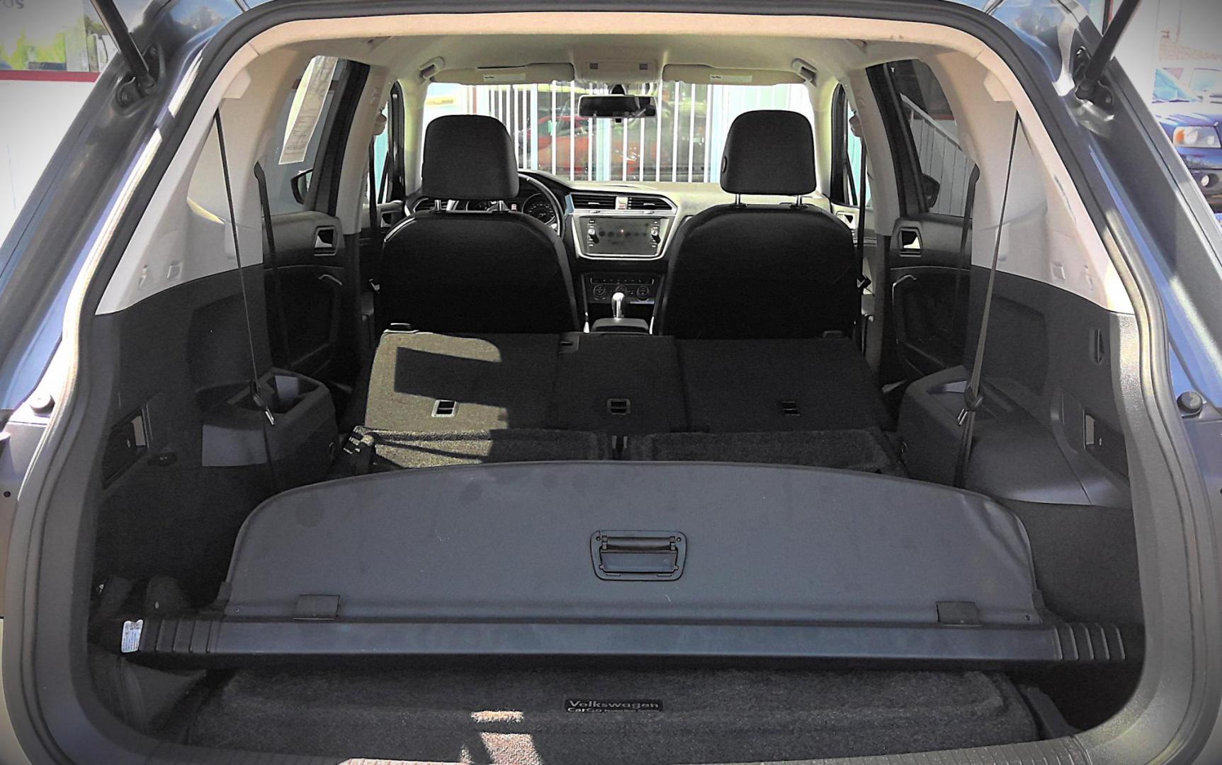 2019 GRAY Volkswagen Tiguan SE (3VV3B7AXXKM) with an 2.0L L4 DOHC 16V TURBO engine, 8A transmission, located at 502 S. Riverside Avenue, Medford, OR, 97501, (541) 773-3136, 42.322803, -122.867477 - Photo#5