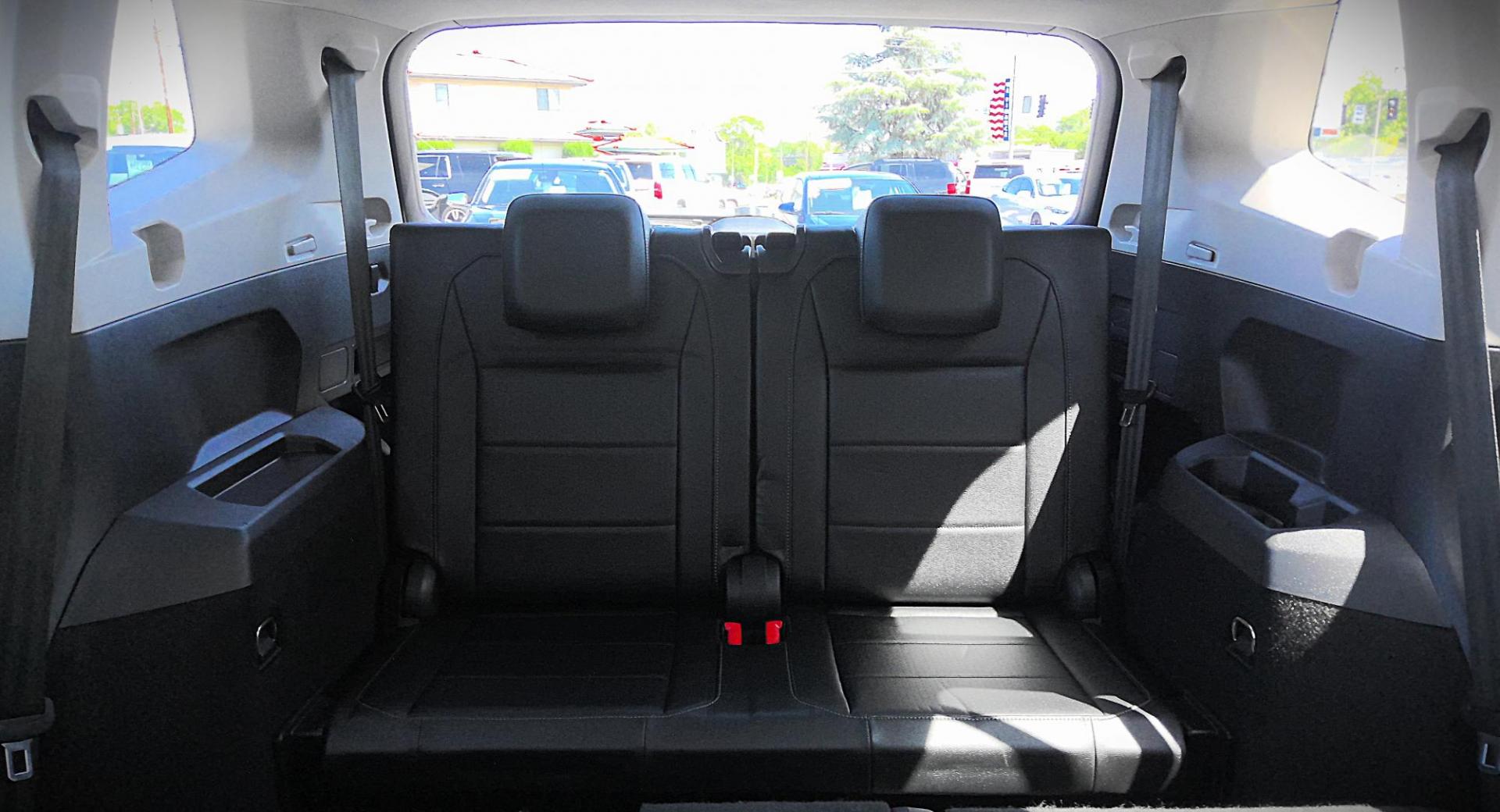 2019 GRAY Volkswagen Tiguan SE (3VV3B7AXXKM) with an 2.0L L4 DOHC 16V TURBO engine, 8A transmission, located at 502 S. Riverside Avenue, Medford, OR, 97501, (541) 773-3136, 42.322803, -122.867477 - Photo#6