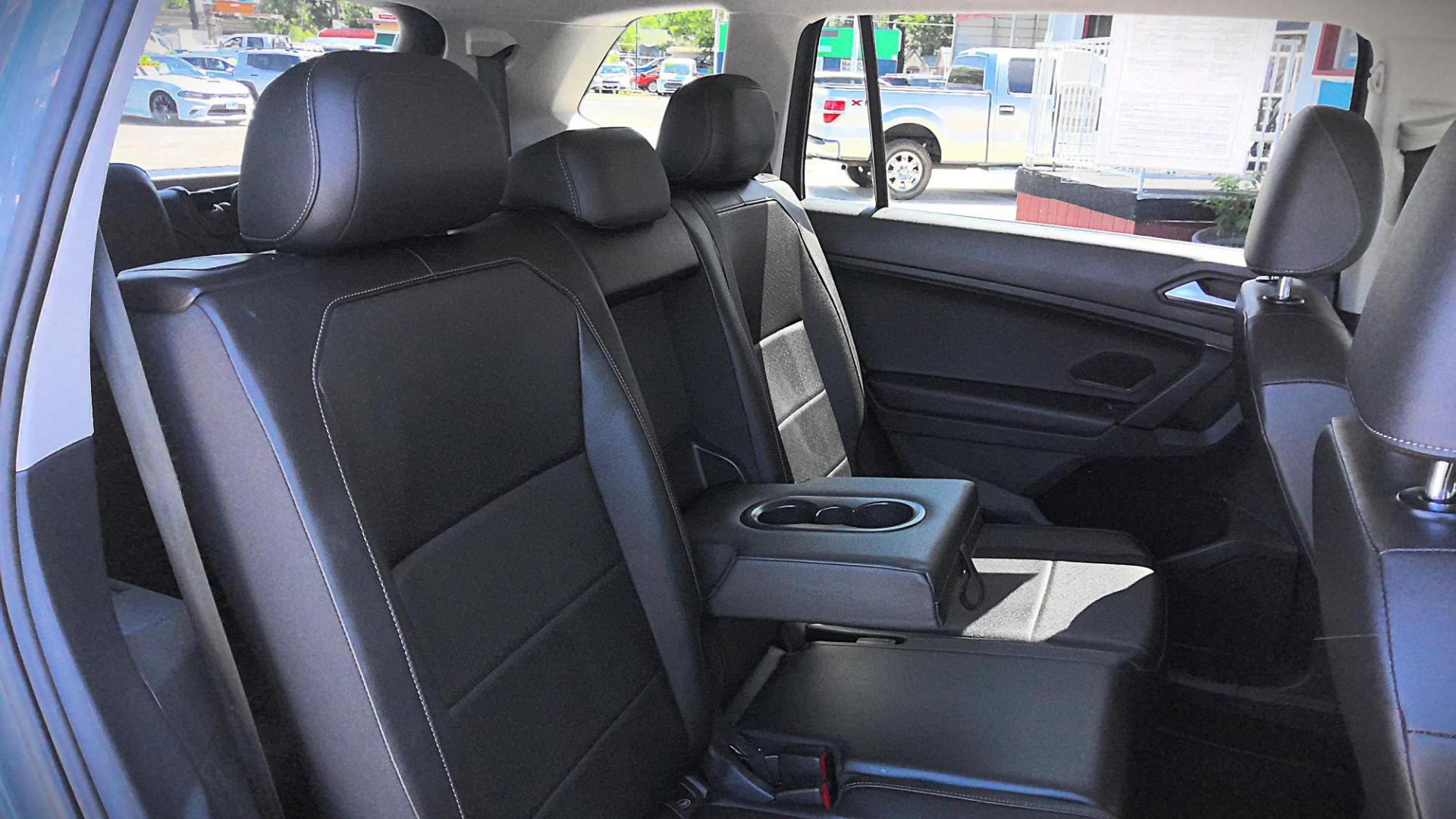 2019 GRAY Volkswagen Tiguan SE (3VV3B7AXXKM) with an 2.0L L4 DOHC 16V TURBO engine, 8A transmission, located at 502 S. Riverside Avenue, Medford, OR, 97501, (541) 773-3136, 42.322803, -122.867477 - Photo#7