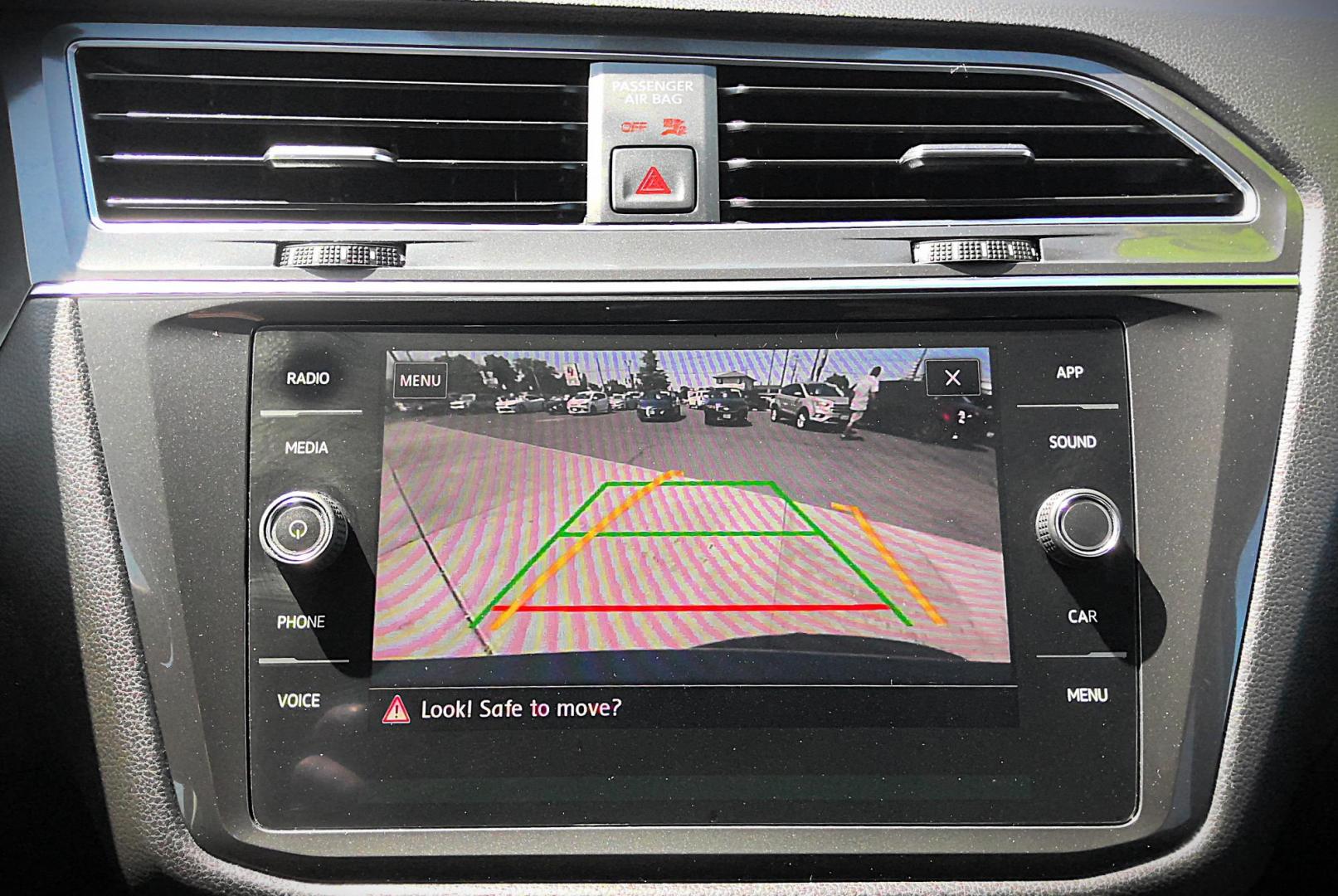 2019 GRAY Volkswagen Tiguan SE (3VV3B7AXXKM) with an 2.0L L4 DOHC 16V TURBO engine, 8A transmission, located at 502 S. Riverside Avenue, Medford, OR, 97501, (541) 773-3136, 42.322803, -122.867477 - Photo#10