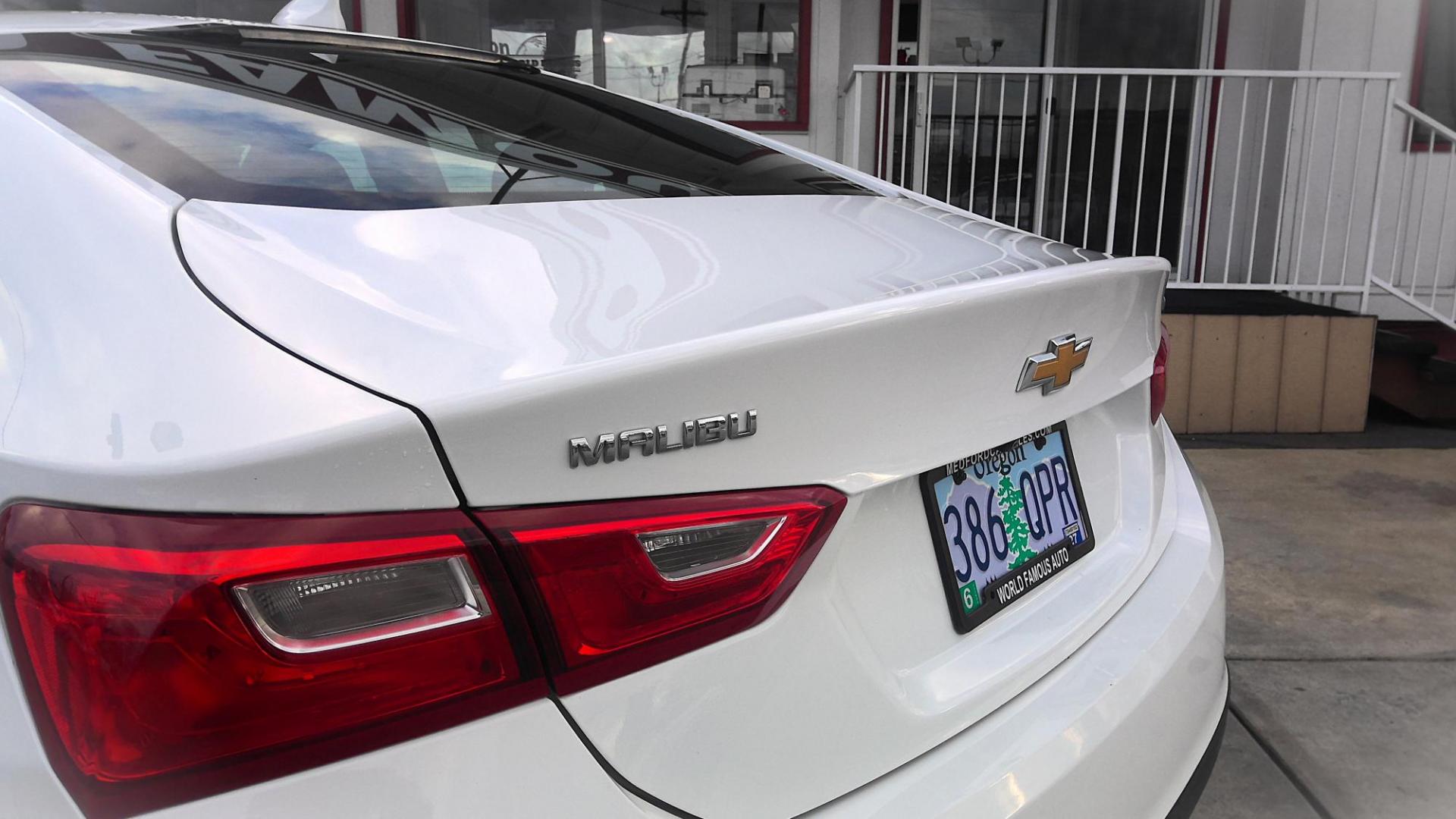 2023 WHITE Chevrolet Malibu 1LT (1G1ZD5ST1PF) with an 1.5L L4 DOHC 16V engine, 6A transmission, located at 502 S. Riverside Avenue, Medford, OR, 97501, (541) 773-3136, 42.322803, -122.867477 - Photo#3