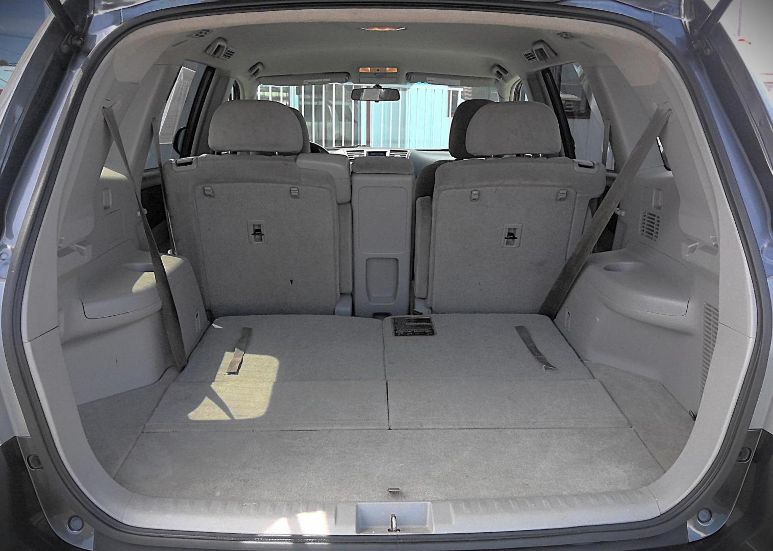 2012 GRAY Toyota Highlander Base 4WD (5TDBK3EH5CS) with an 3.5L V6 DOHC 24V engine, 5-Speed Automatic transmission, located at 502 S. Riverside Avenue, Medford, OR, 97501, (541) 773-3136, 42.322803, -122.867477 - Photo#5