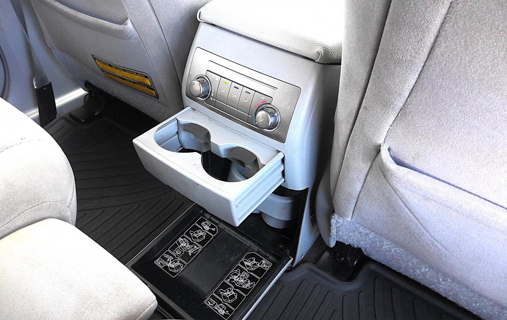 2012 GRAY Toyota Highlander Base 4WD (5TDBK3EH5CS) with an 3.5L V6 DOHC 24V engine, 5-Speed Automatic transmission, located at 502 S. Riverside Avenue, Medford, OR, 97501, (541) 773-3136, 42.322803, -122.867477 - Photo#11