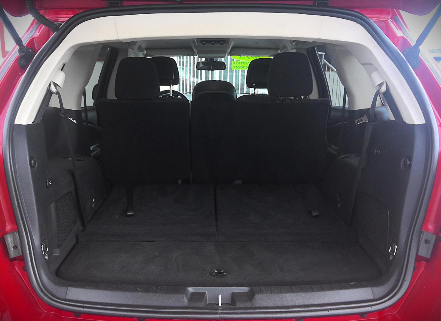 2018 RED Dodge Journey SE (3C4PDCAB7JT) with an 2.4L L4 DOHC 16V engine, 4A transmission, located at 502 S. Riverside Avenue, Medford, OR, 97501, (541) 773-3136, 42.322803, -122.867477 - Photo#4