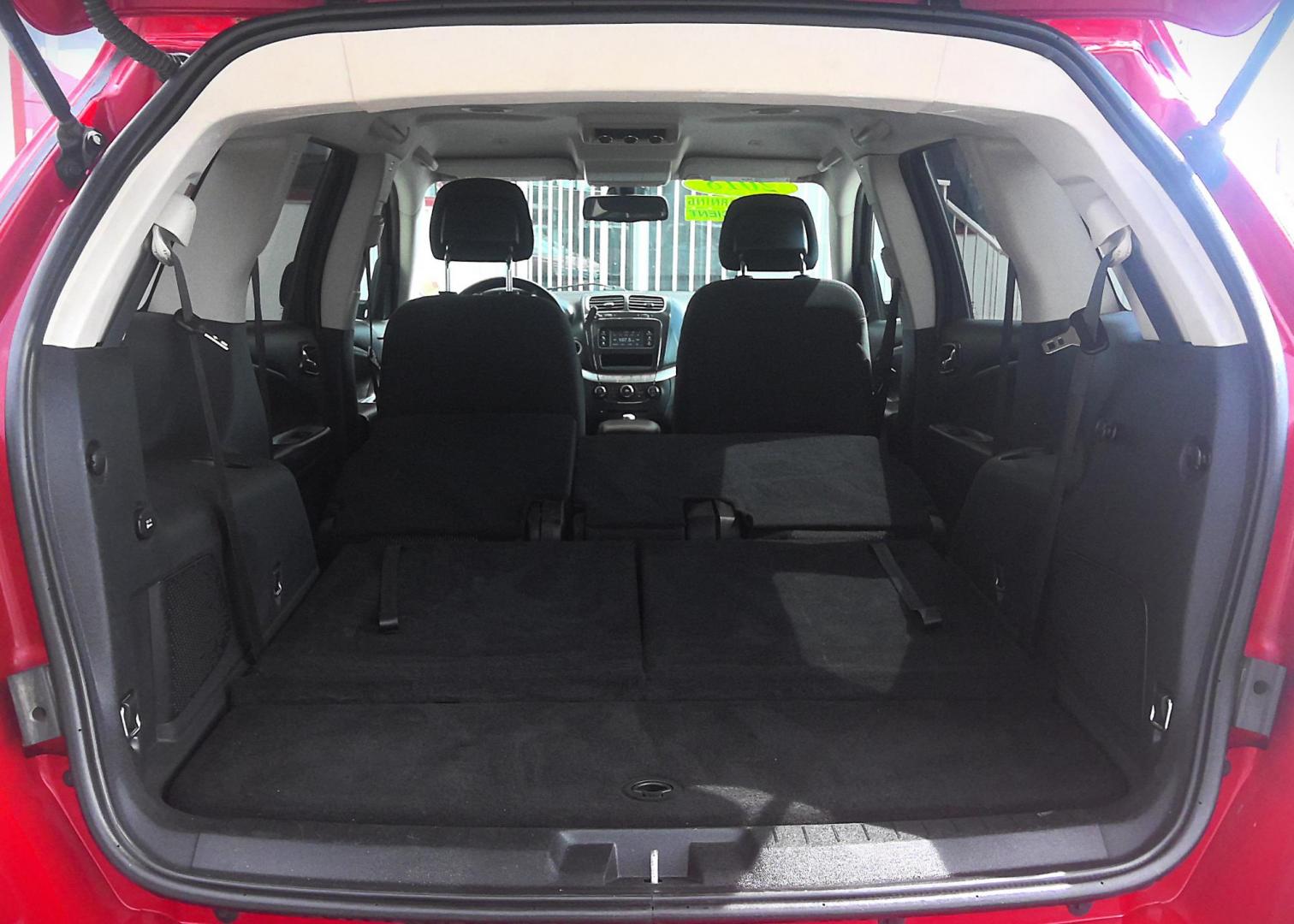 2018 RED Dodge Journey SE (3C4PDCAB7JT) with an 2.4L L4 DOHC 16V engine, 4A transmission, located at 502 S. Riverside Avenue, Medford, OR, 97501, (541) 773-3136, 42.322803, -122.867477 - Photo#5