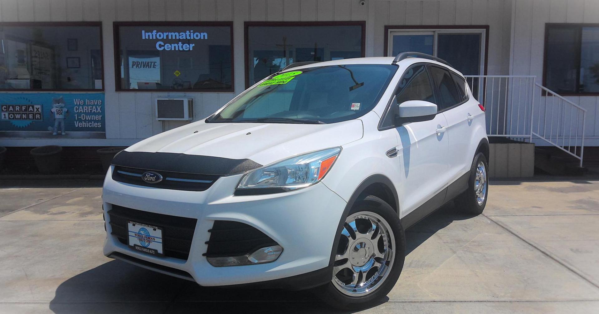 2015 WHITE Ford Escape SE 4WD (1FMCU9G92FU) with an 2.0L L4 DOHC 16V engine, 6-Speed Automatic transmission, located at 502 S. Riverside Avenue, Medford, OR, 97501, (541) 773-3136, 42.322803, -122.867477 - Photo#1