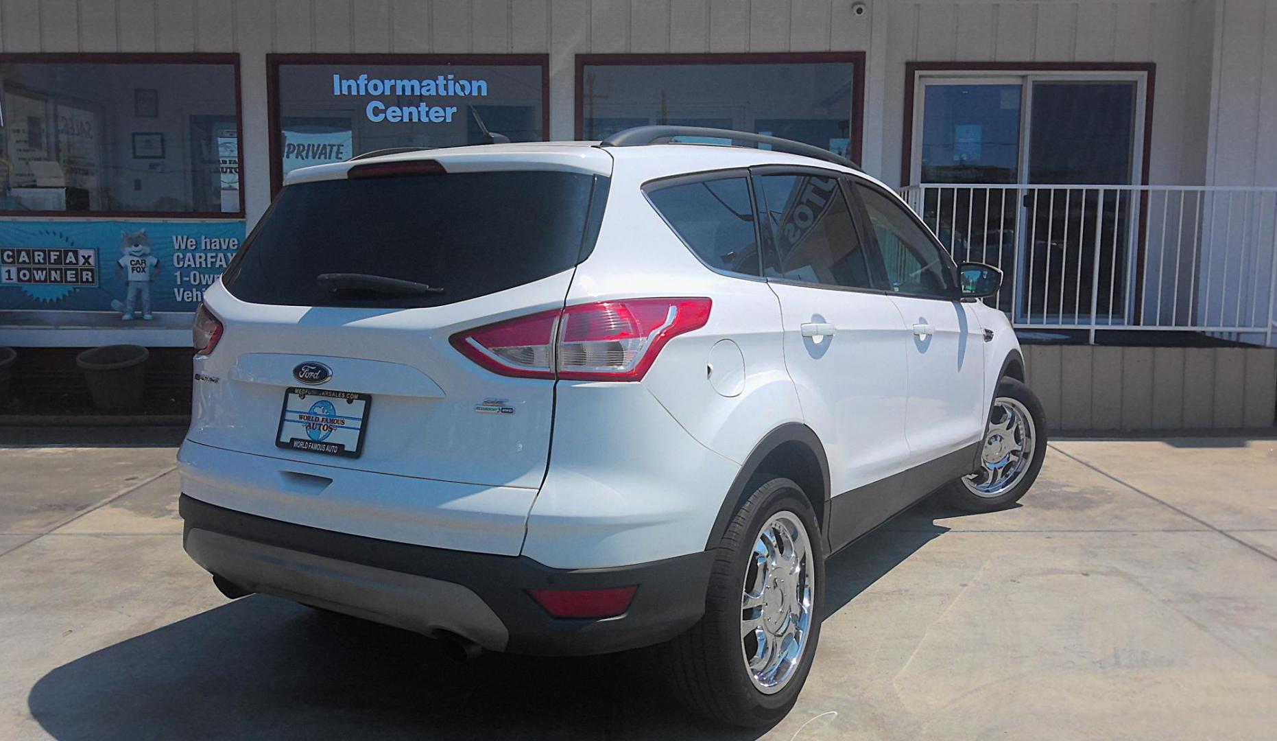 2015 WHITE Ford Escape SE 4WD (1FMCU9G92FU) with an 2.0L L4 DOHC 16V engine, 6-Speed Automatic transmission, located at 502 S. Riverside Avenue, Medford, OR, 97501, (541) 773-3136, 42.322803, -122.867477 - Photo#2