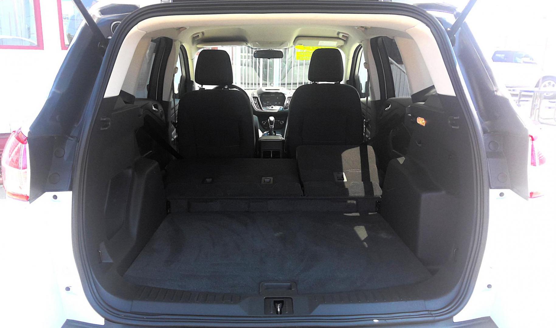 2015 WHITE Ford Escape SE 4WD (1FMCU9G92FU) with an 2.0L L4 DOHC 16V engine, 6-Speed Automatic transmission, located at 502 S. Riverside Avenue, Medford, OR, 97501, (541) 773-3136, 42.322803, -122.867477 - Photo#4