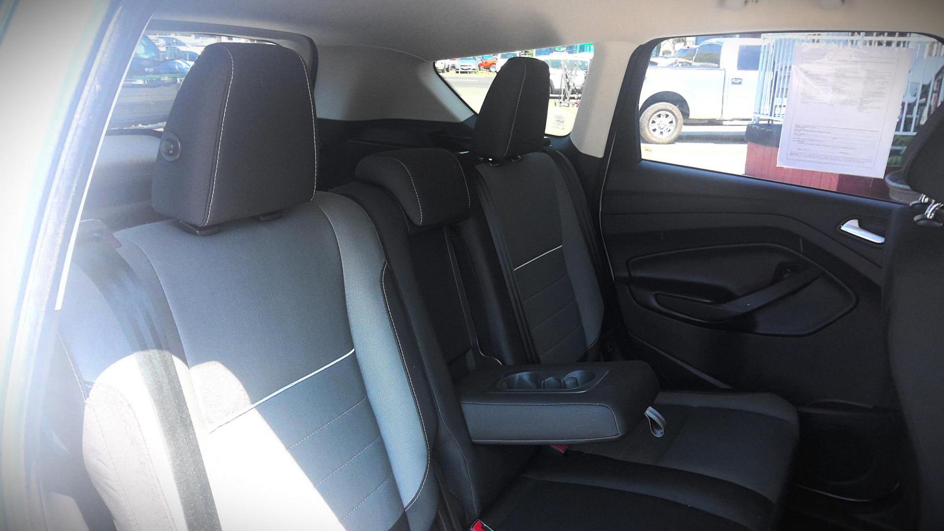 2015 WHITE Ford Escape SE 4WD (1FMCU9G92FU) with an 2.0L L4 DOHC 16V engine, 6-Speed Automatic transmission, located at 502 S. Riverside Avenue, Medford, OR, 97501, (541) 773-3136, 42.322803, -122.867477 - Photo#5