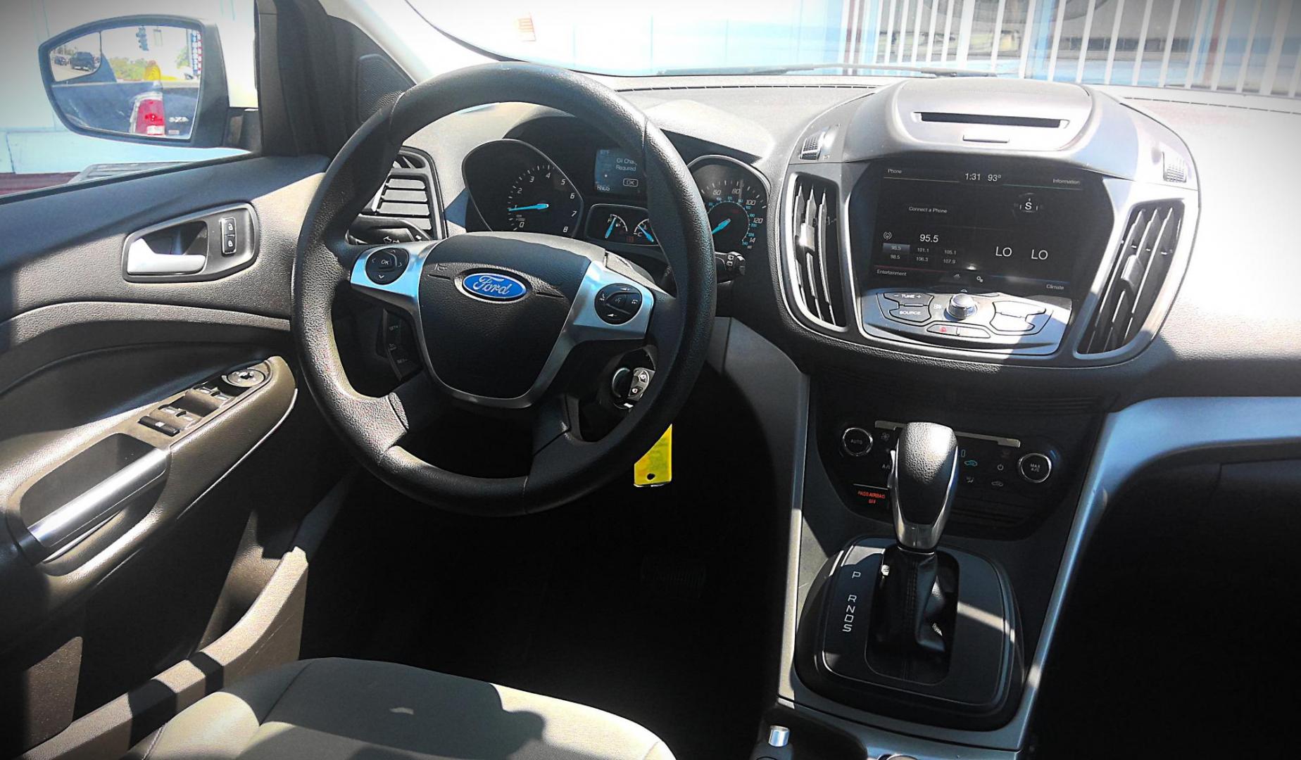 2015 WHITE Ford Escape SE 4WD (1FMCU9G92FU) with an 2.0L L4 DOHC 16V engine, 6-Speed Automatic transmission, located at 502 S. Riverside Avenue, Medford, OR, 97501, (541) 773-3136, 42.322803, -122.867477 - Photo#8