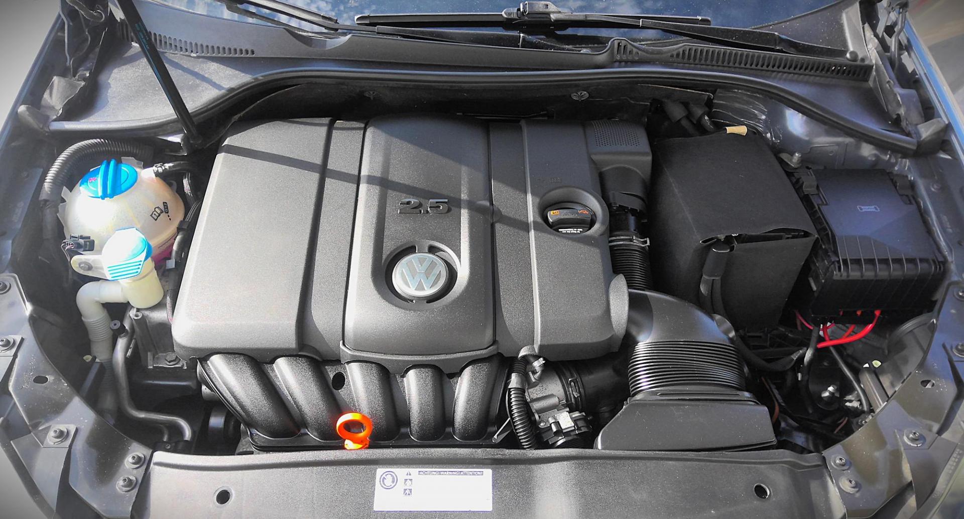 2012 GRAY Volkswagen Jetta SportWagen 2.5L SE PZEV (3VWPP7AJ7CM) with an 2.5L L5 DOHC 20V engine, 6-Speed Automatic transmission, located at 502 S. Riverside Avenue, Medford, OR, 97501, (541) 773-3136, 42.322803, -122.867477 - Photo#8